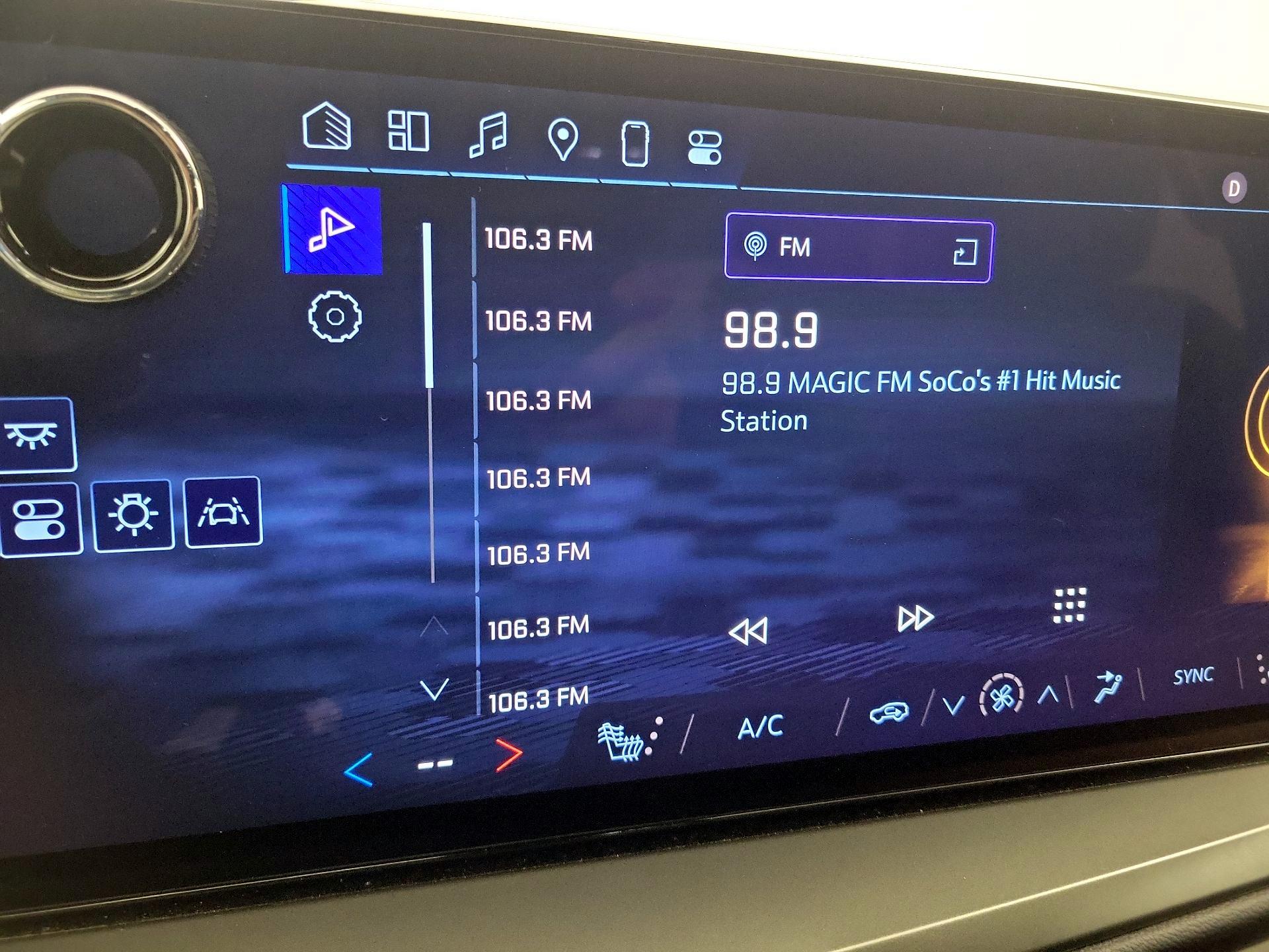 Thumbnail: 2025 Chevrolet Traverse - 15