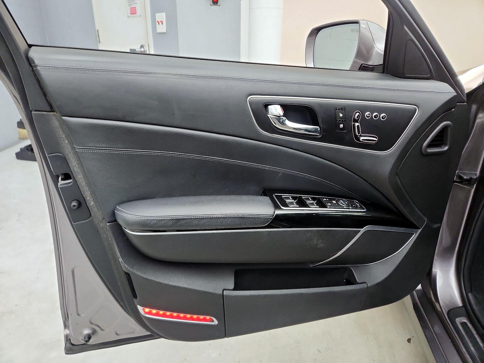 Thumbnail: 2015 Kia K900 - 12