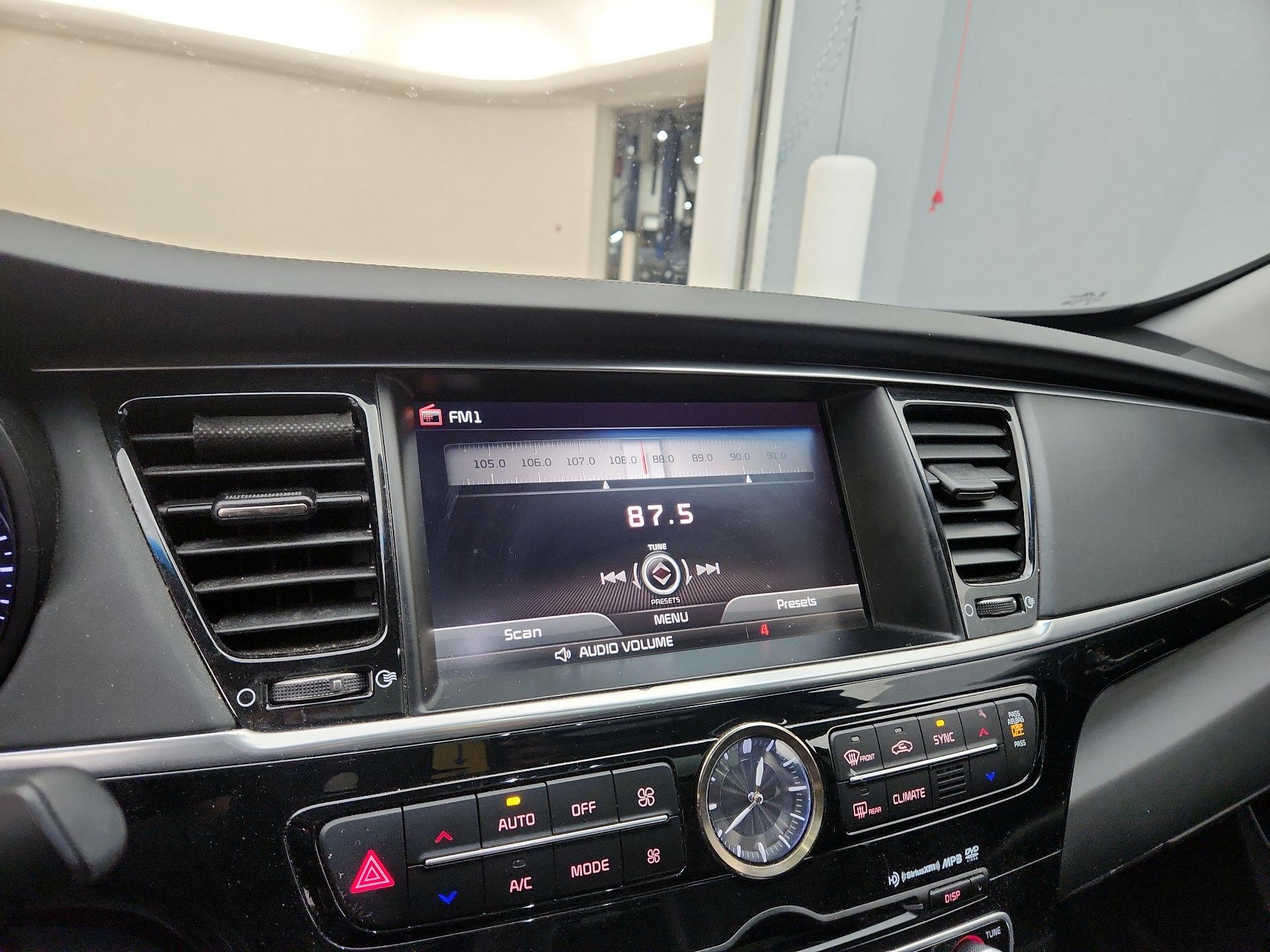 Thumbnail: 2015 Kia K900 - 16