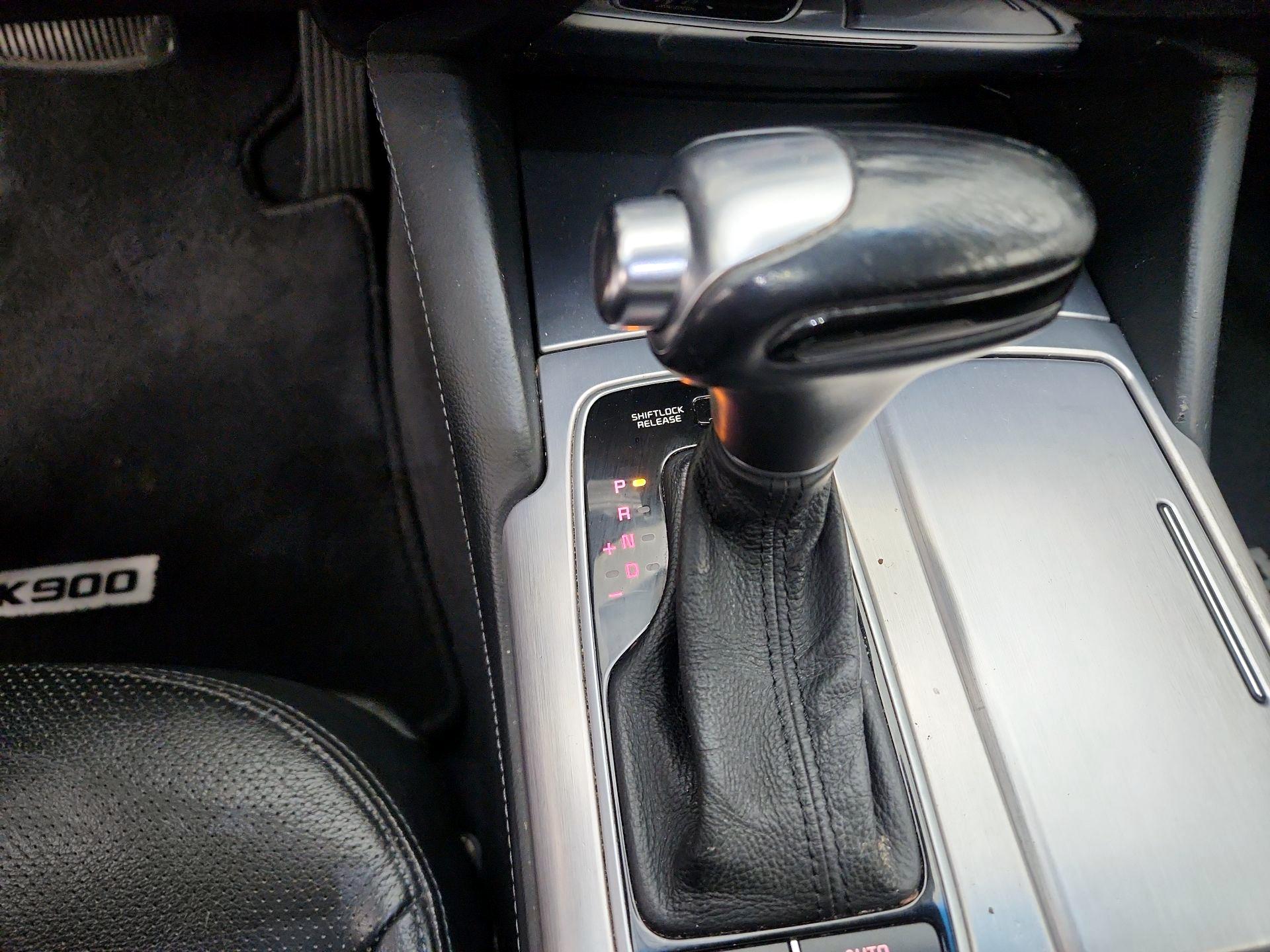 Thumbnail: 2015 Kia K900 - 18