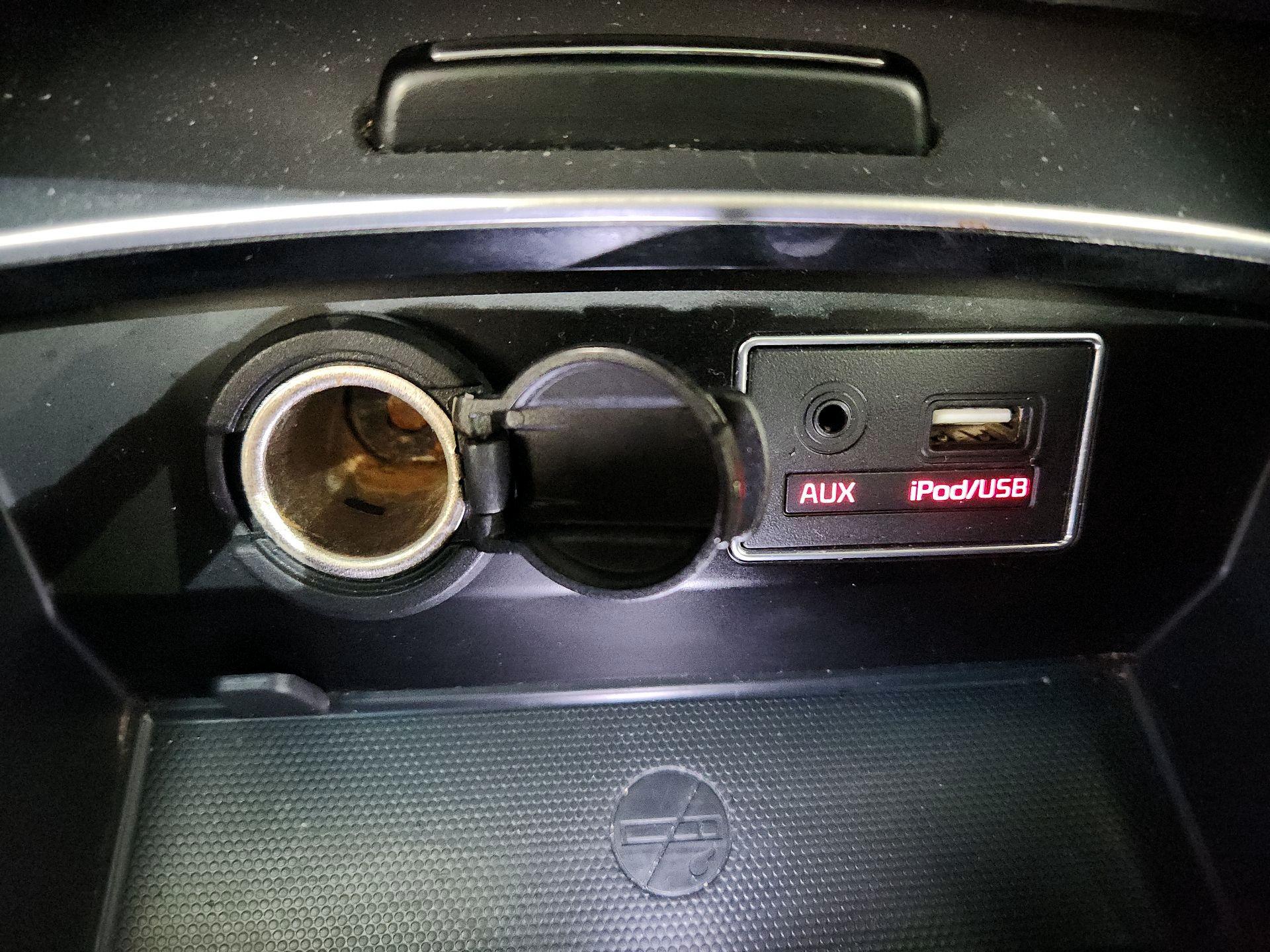 Thumbnail: 2015 Kia K900 - 19