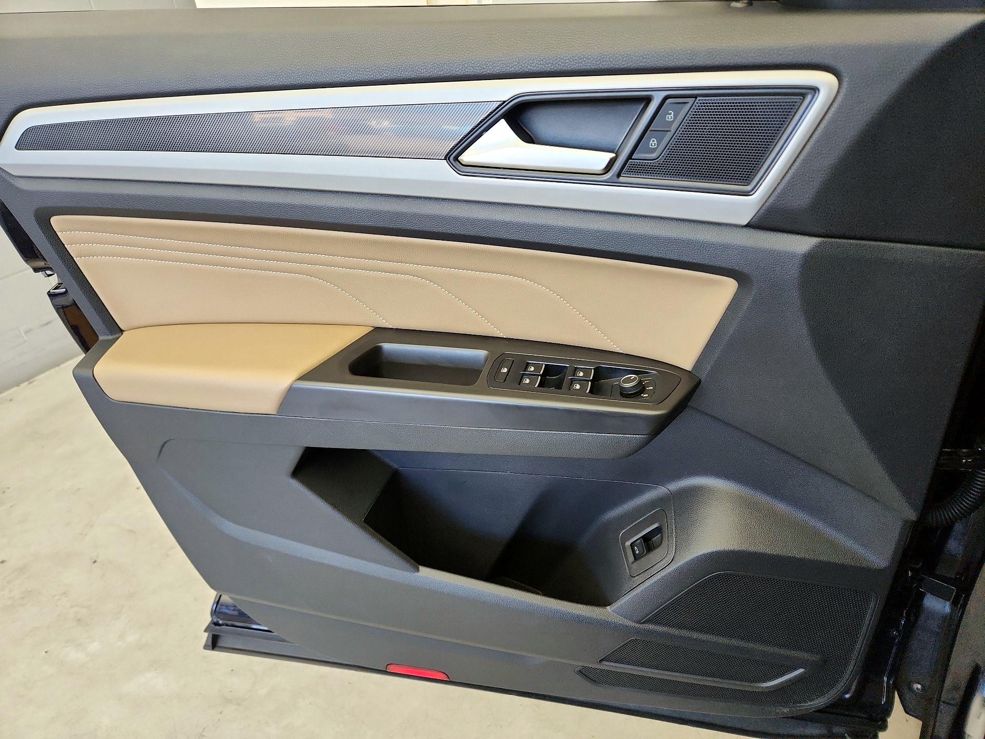 Thumbnail: 2022 Volkswagen Atlas - 12