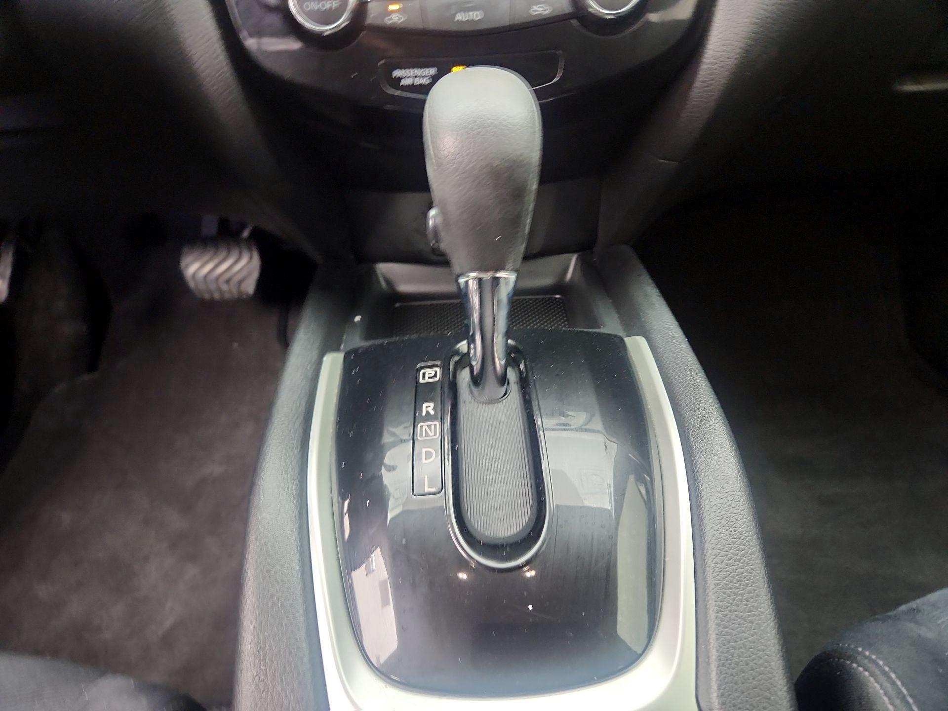 Thumbnail: 2016 Nissan Rogue - 18