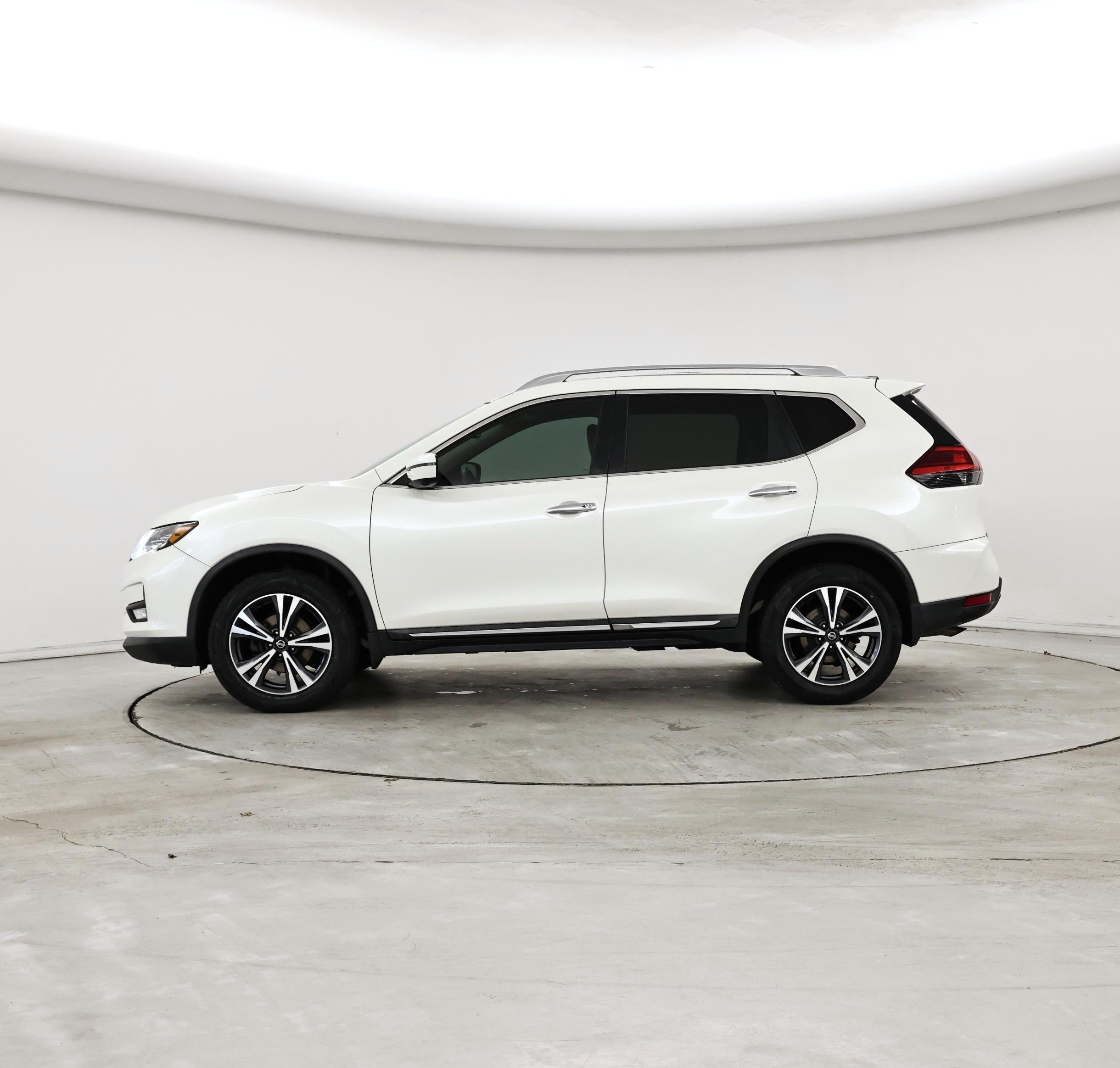 Thumbnail: 2017 Nissan Rogue - 3