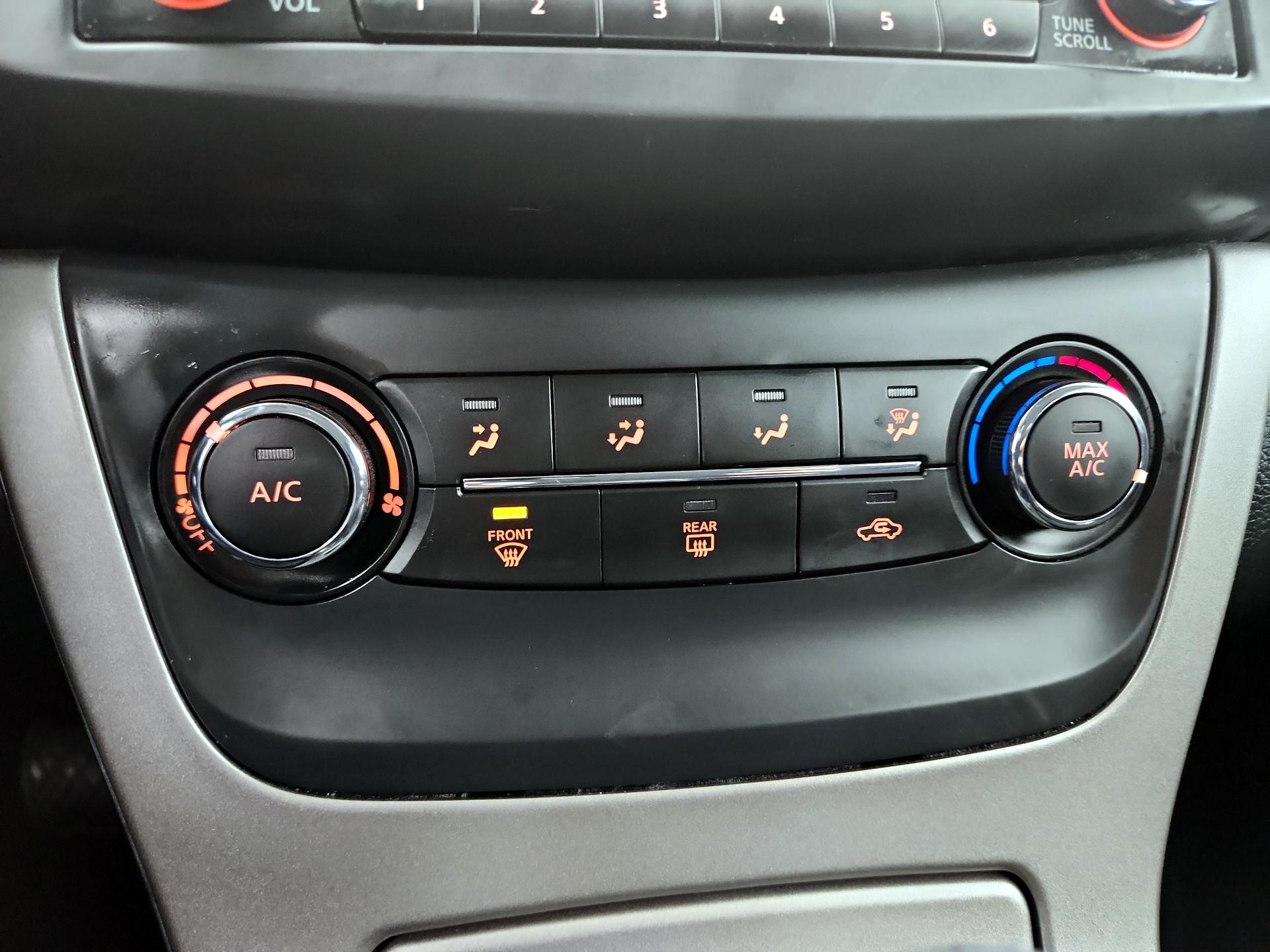 Thumbnail: 2015 Nissan Sentra - 16