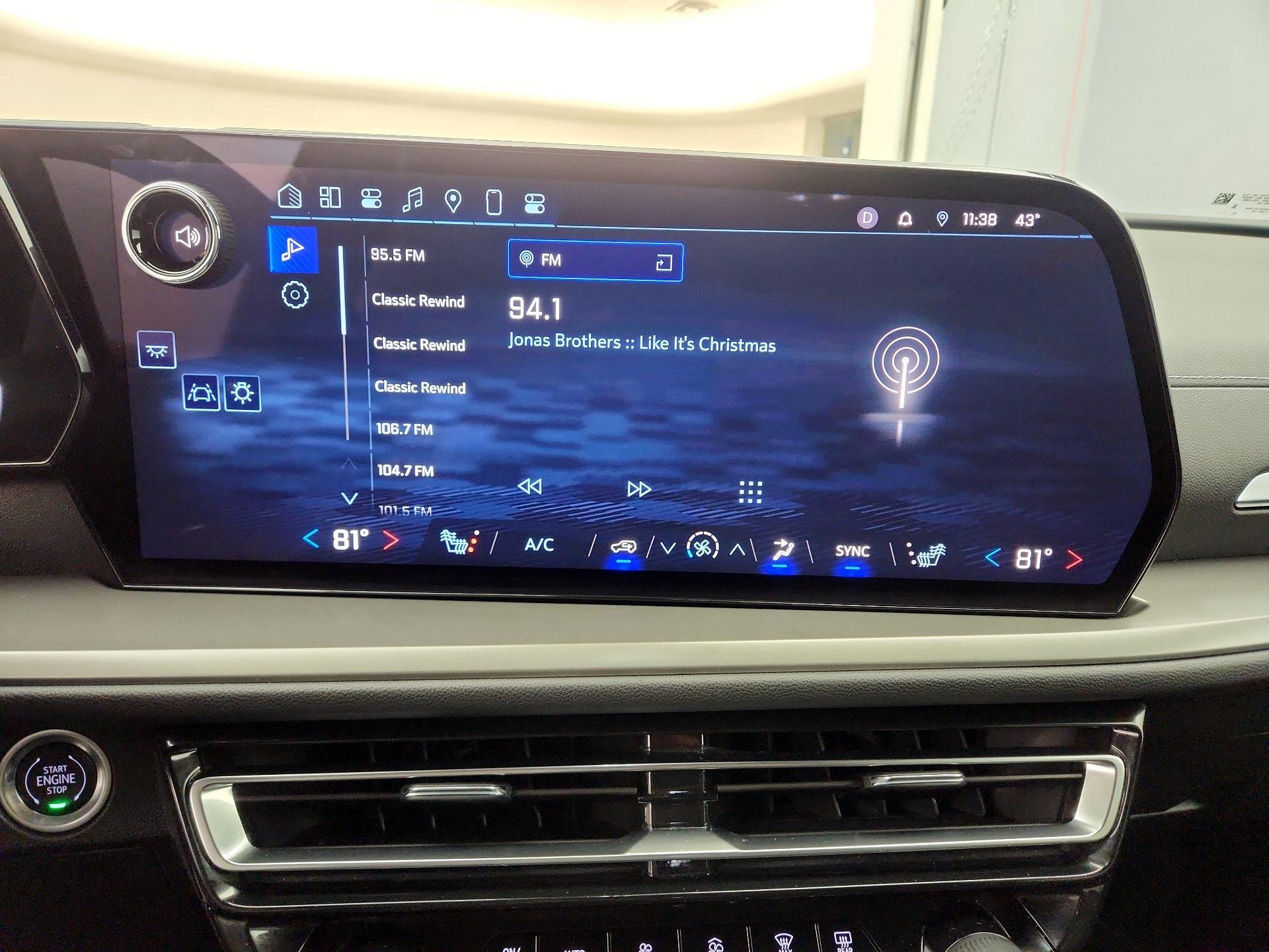 Thumbnail: 2025 Chevrolet Traverse - 16