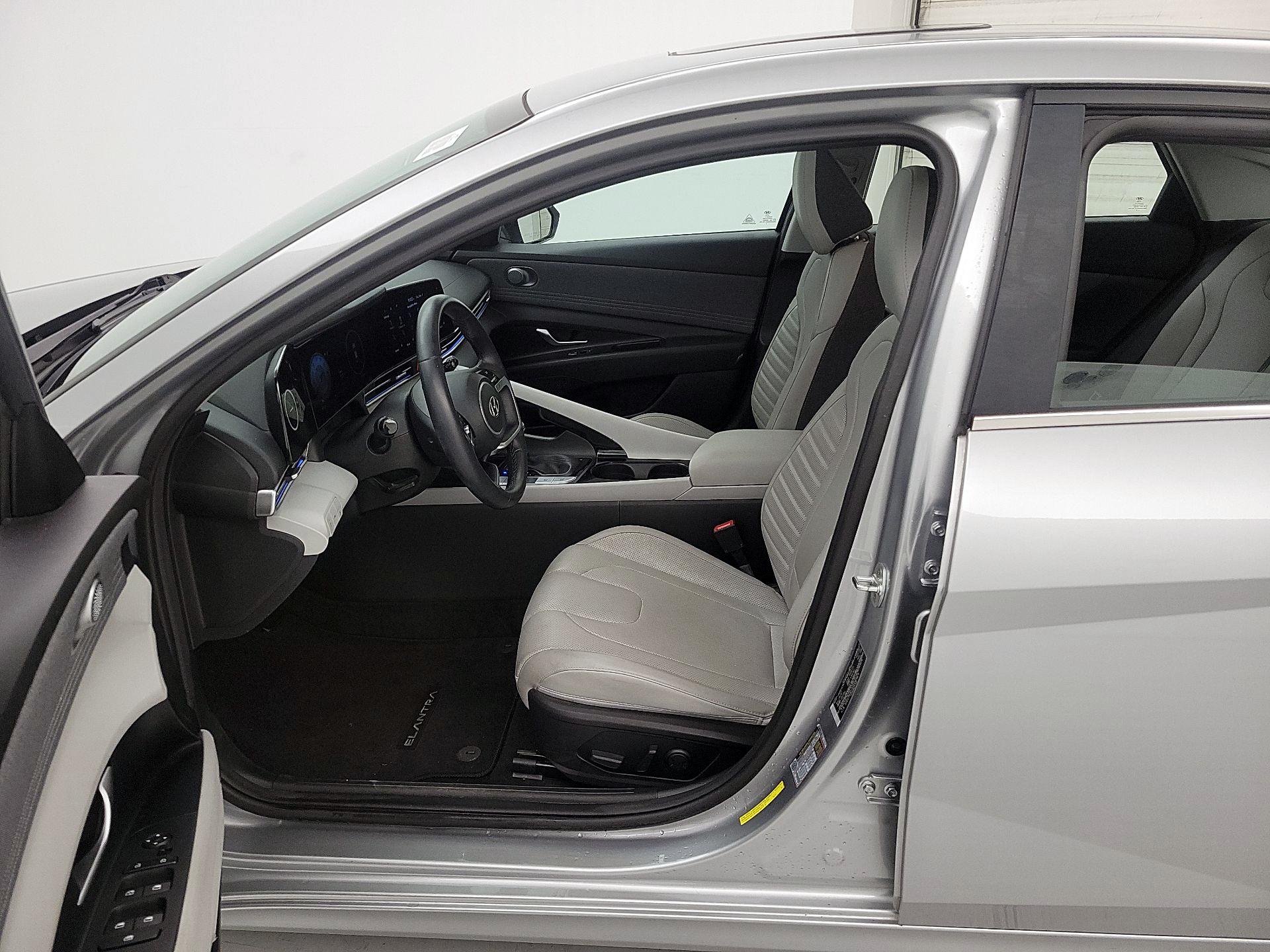 Thumbnail: 2022 Hyundai Elantra - 11