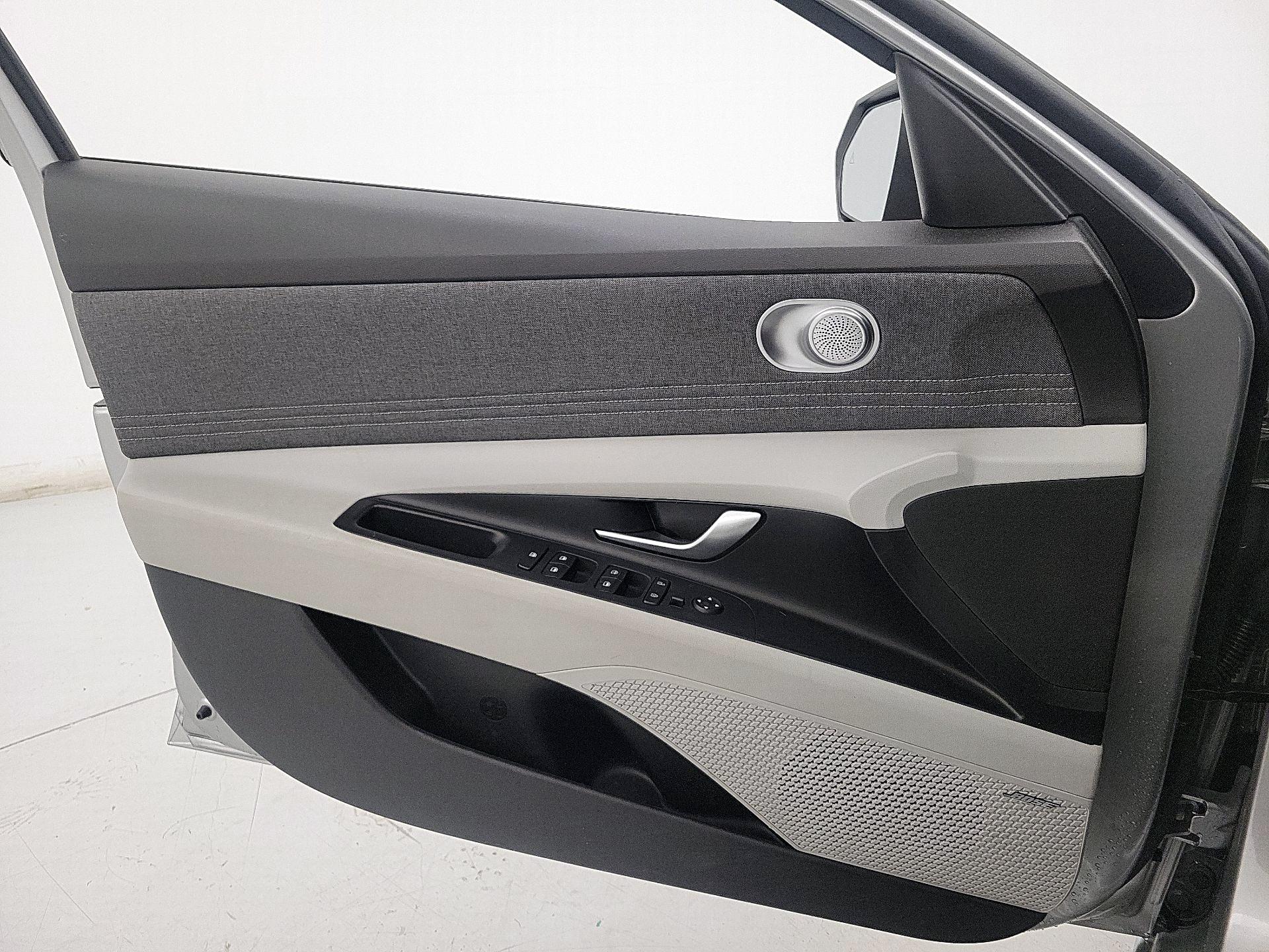 Thumbnail: 2022 Hyundai Elantra - 12