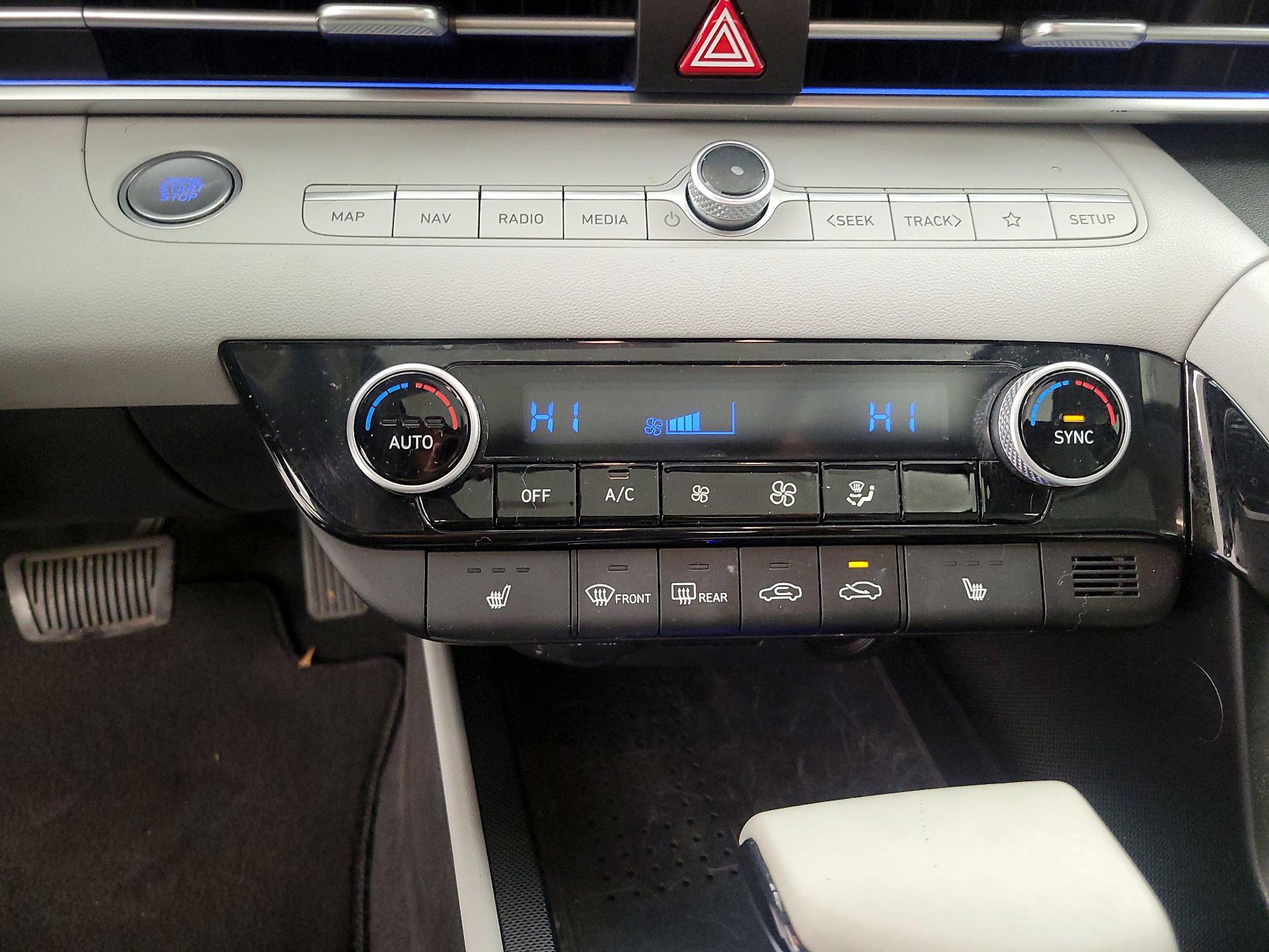 Thumbnail: 2022 Hyundai Elantra - 17