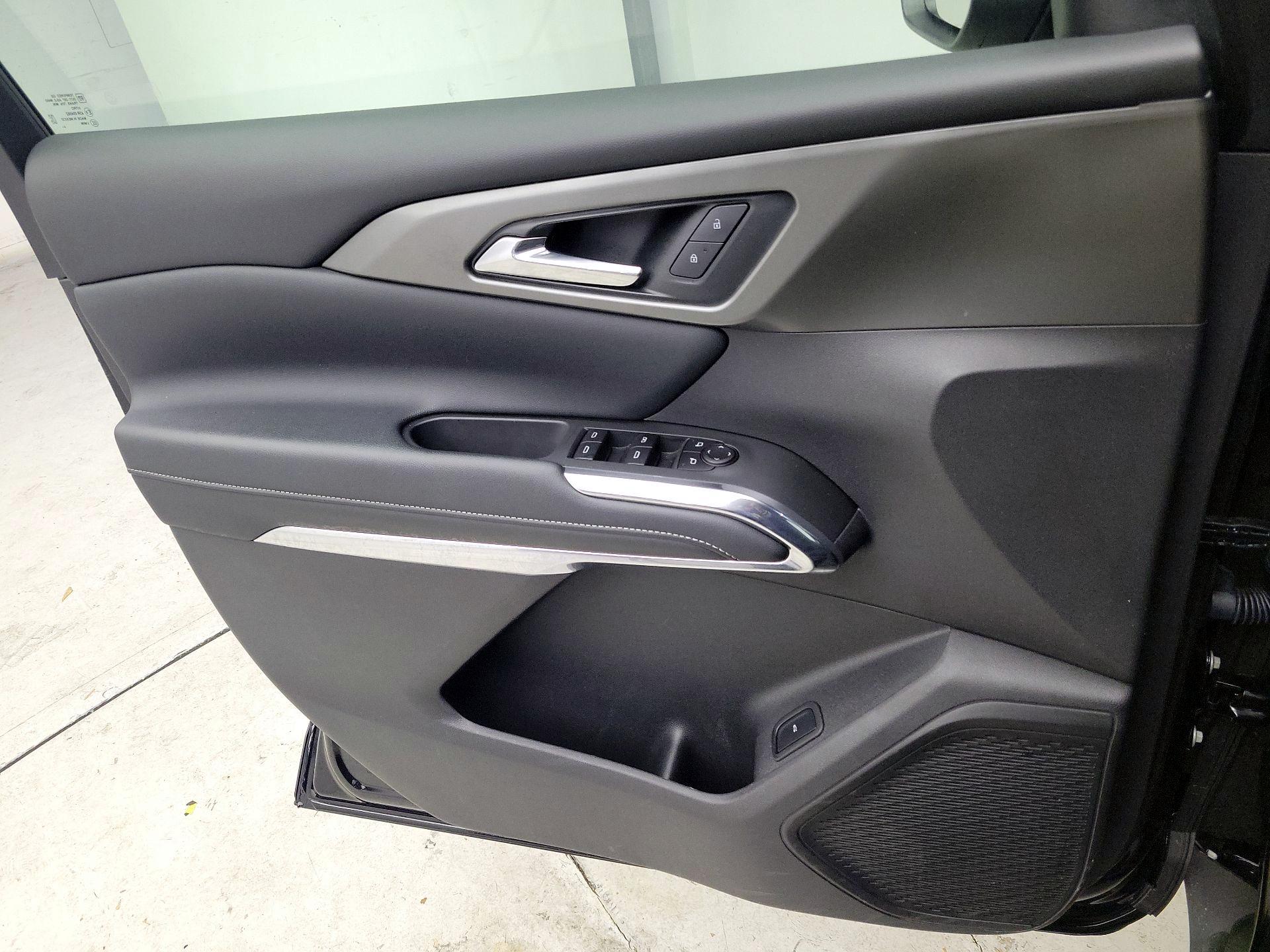 Thumbnail: 2025 Chevrolet Traverse - 12