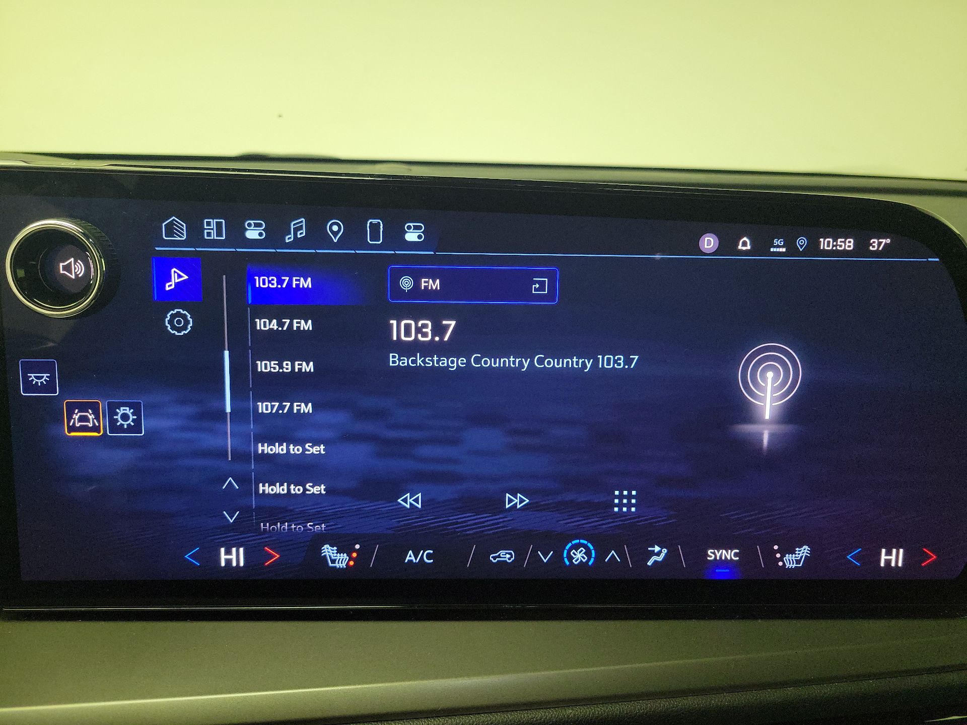 Thumbnail: 2025 Chevrolet Traverse - 15