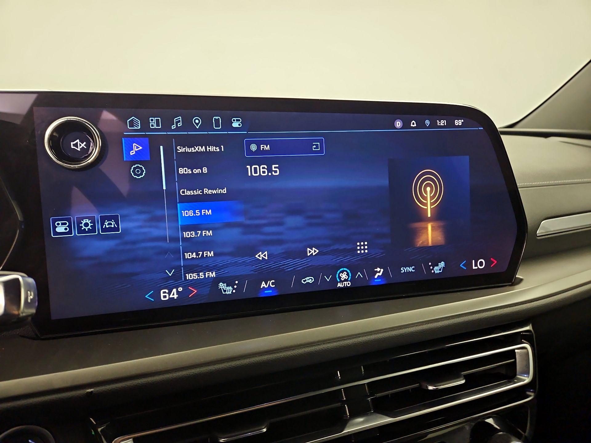 Thumbnail: 2025 Chevrolet Traverse - 15