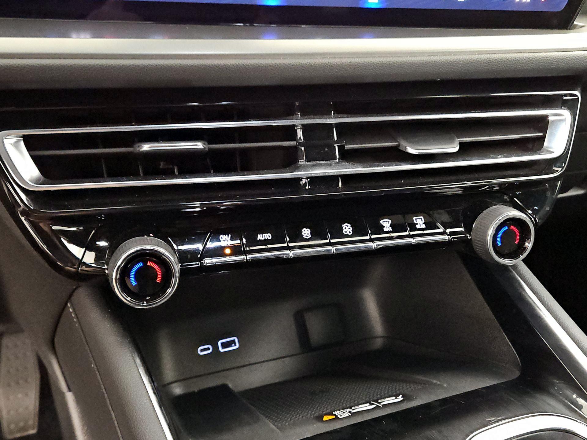 Thumbnail: 2025 Chevrolet Traverse - 16