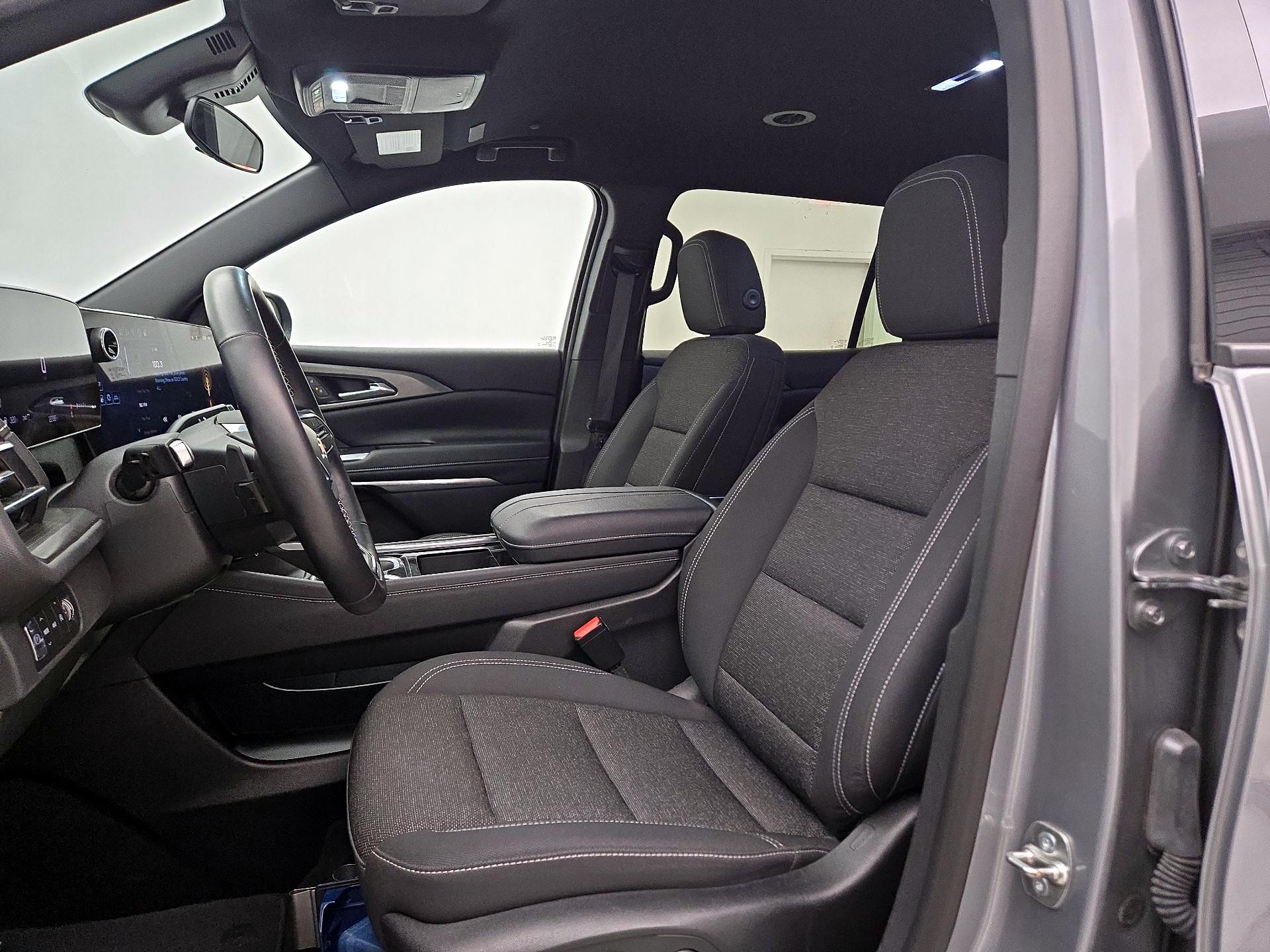 Thumbnail: 2025 Chevrolet Traverse - 11