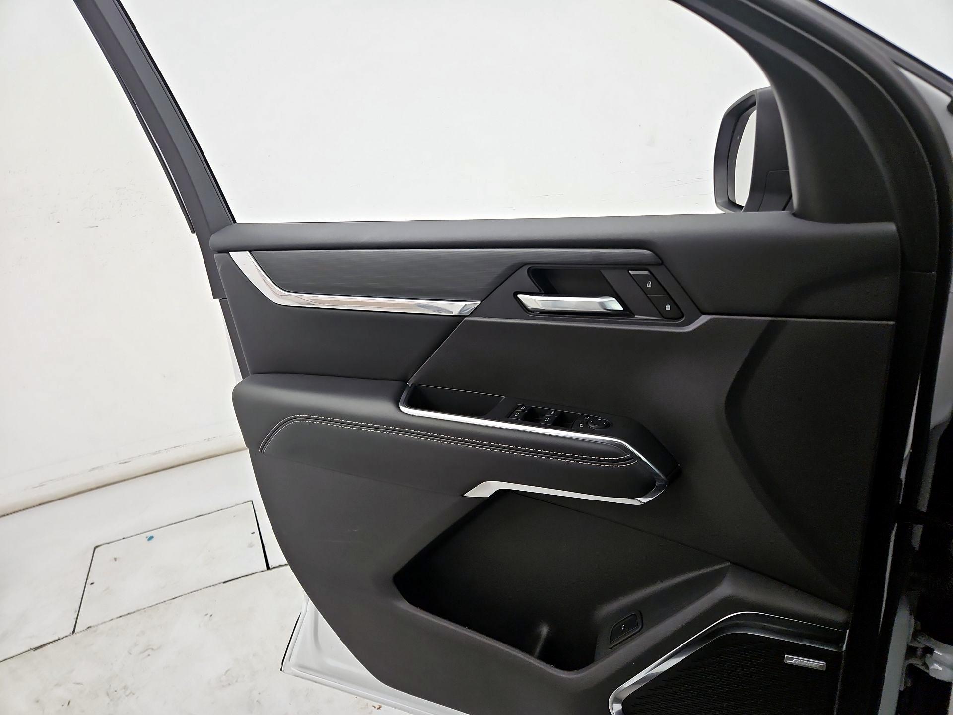 Thumbnail: 2025 GMC Acadia - 12