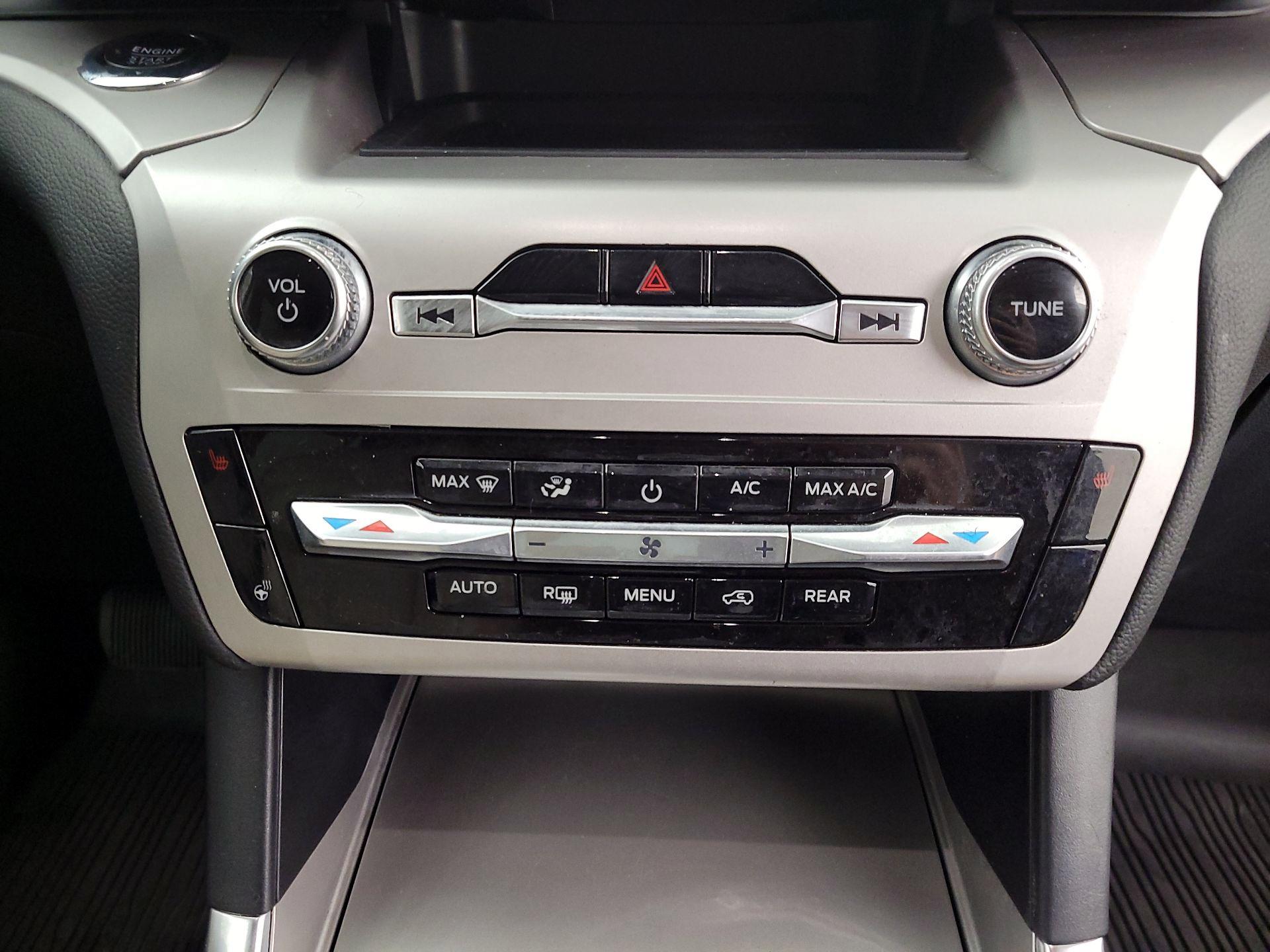 Thumbnail: 2022 Ford Explorer - 16