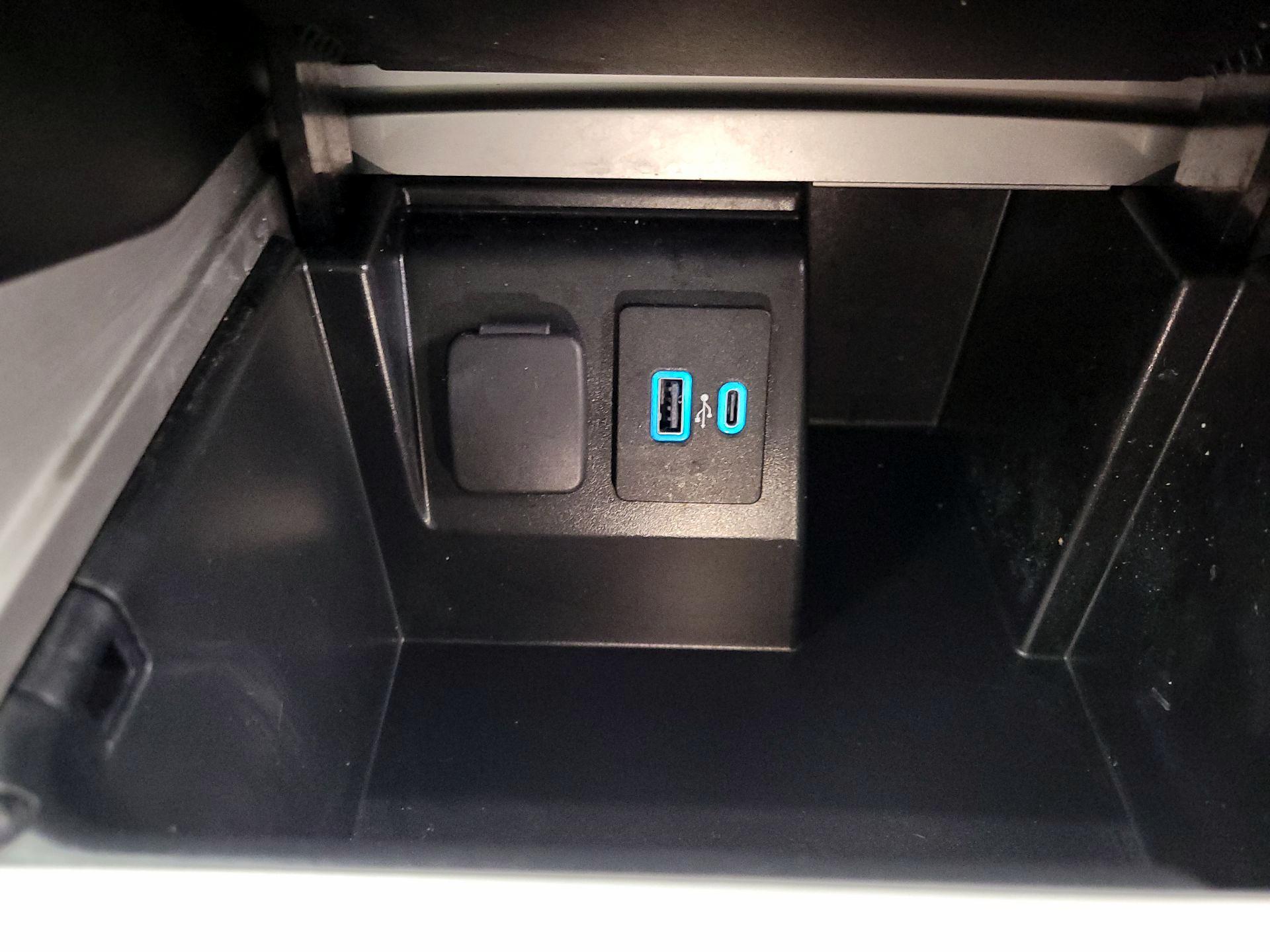 Thumbnail: 2022 Ford Explorer - 18