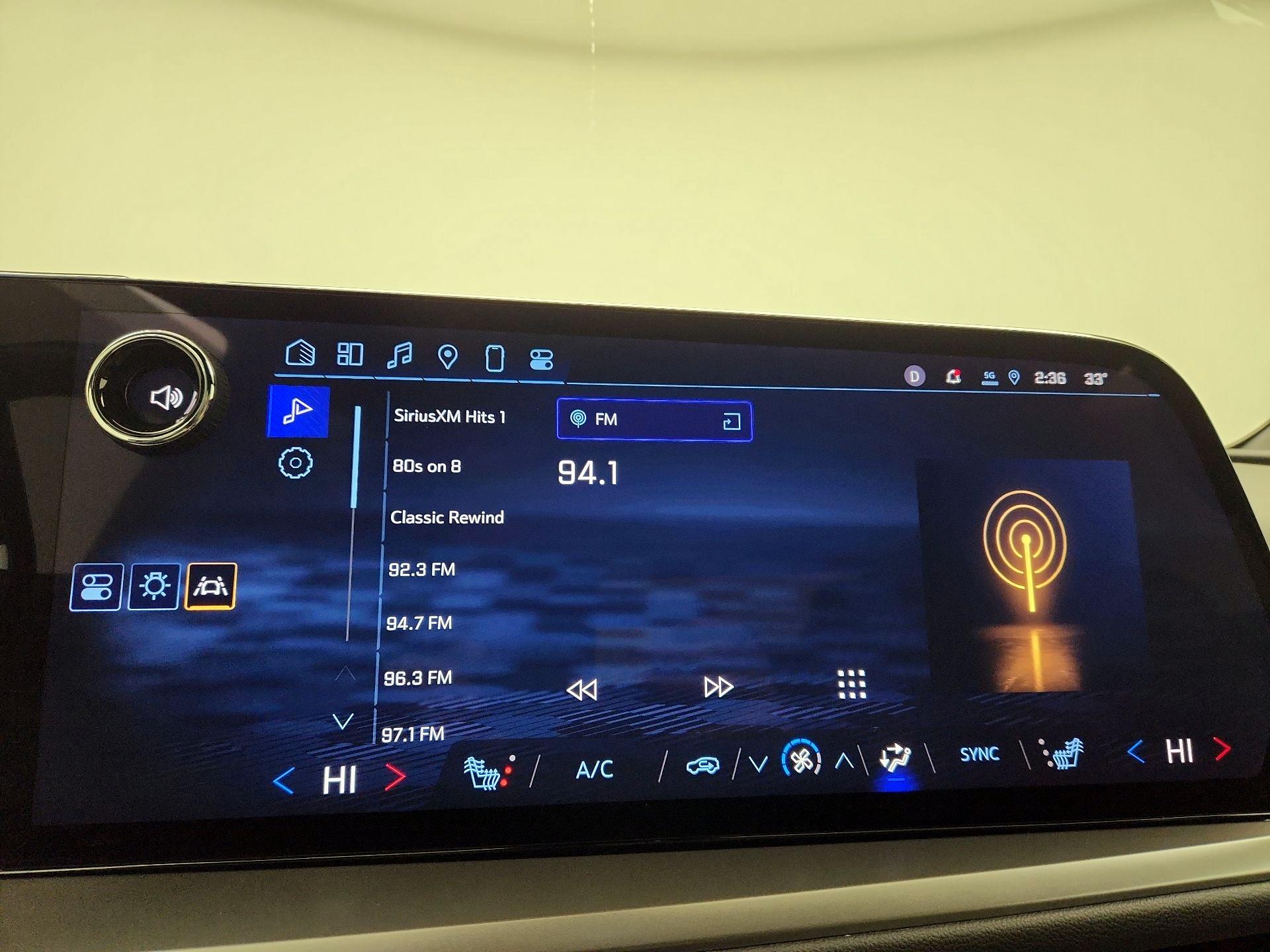 Thumbnail: 2025 Chevrolet Traverse - 16