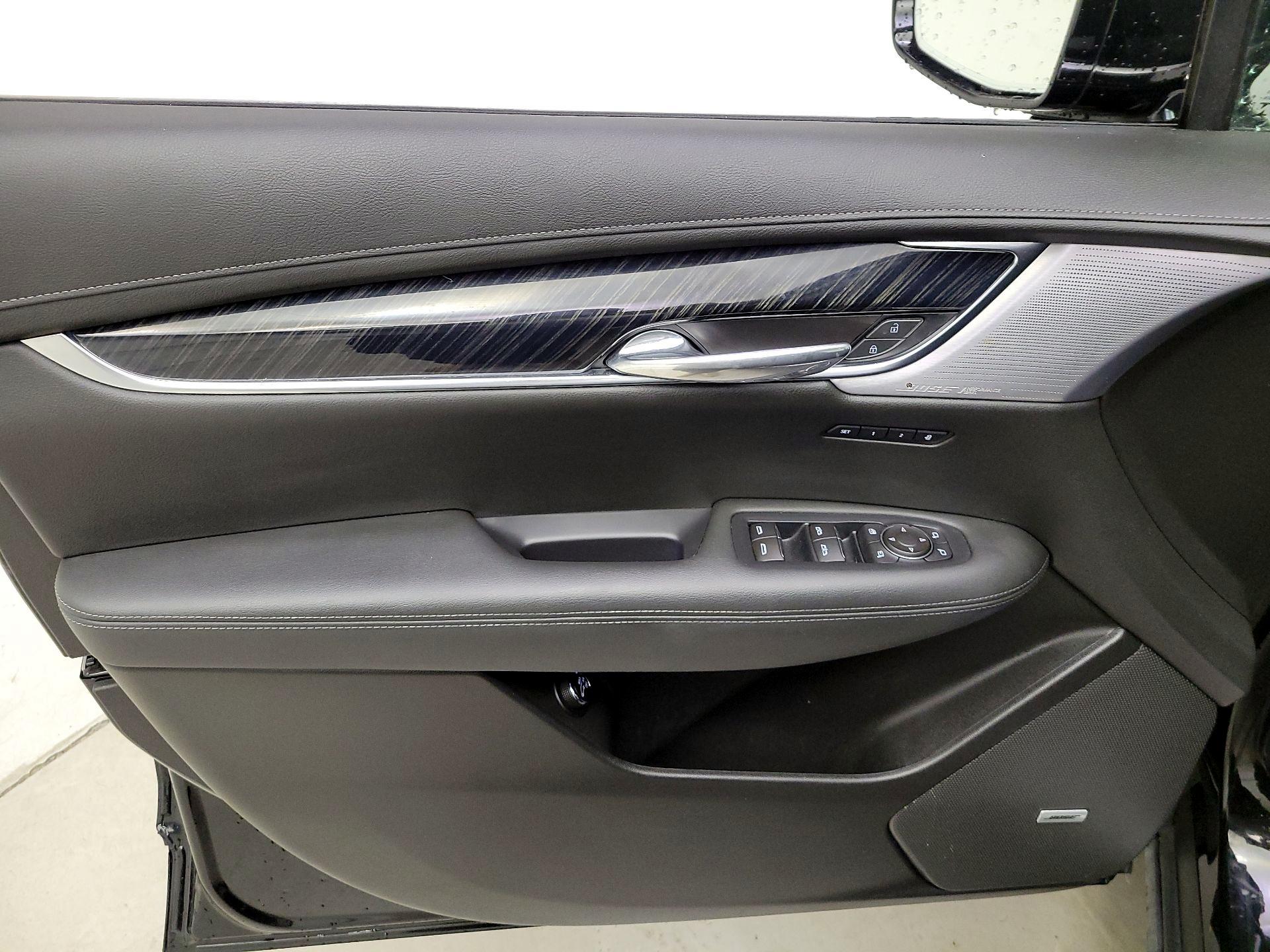 Thumbnail: 2023 Cadillac XT6 - 12