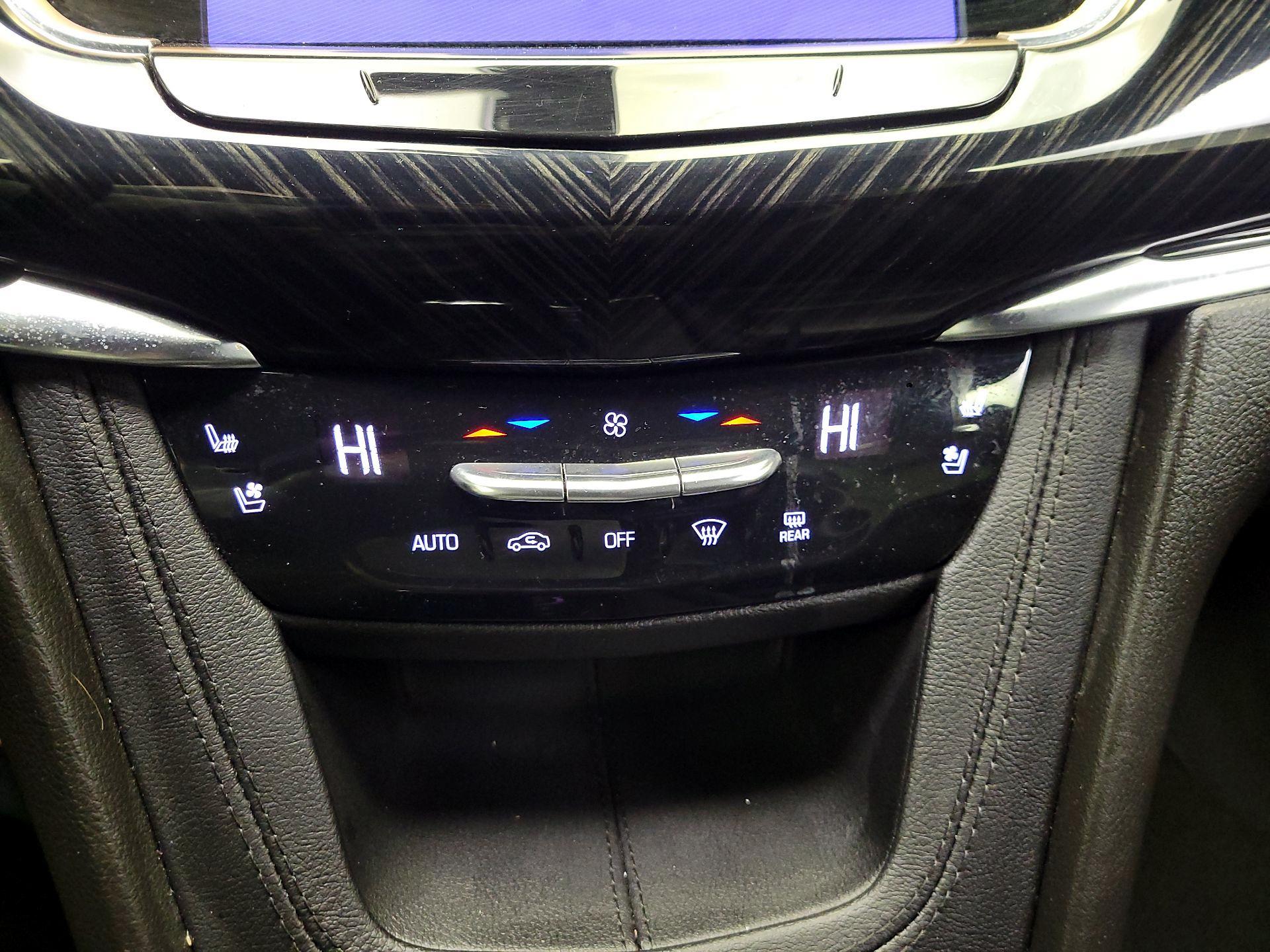 Thumbnail: 2023 Cadillac XT6 - 16