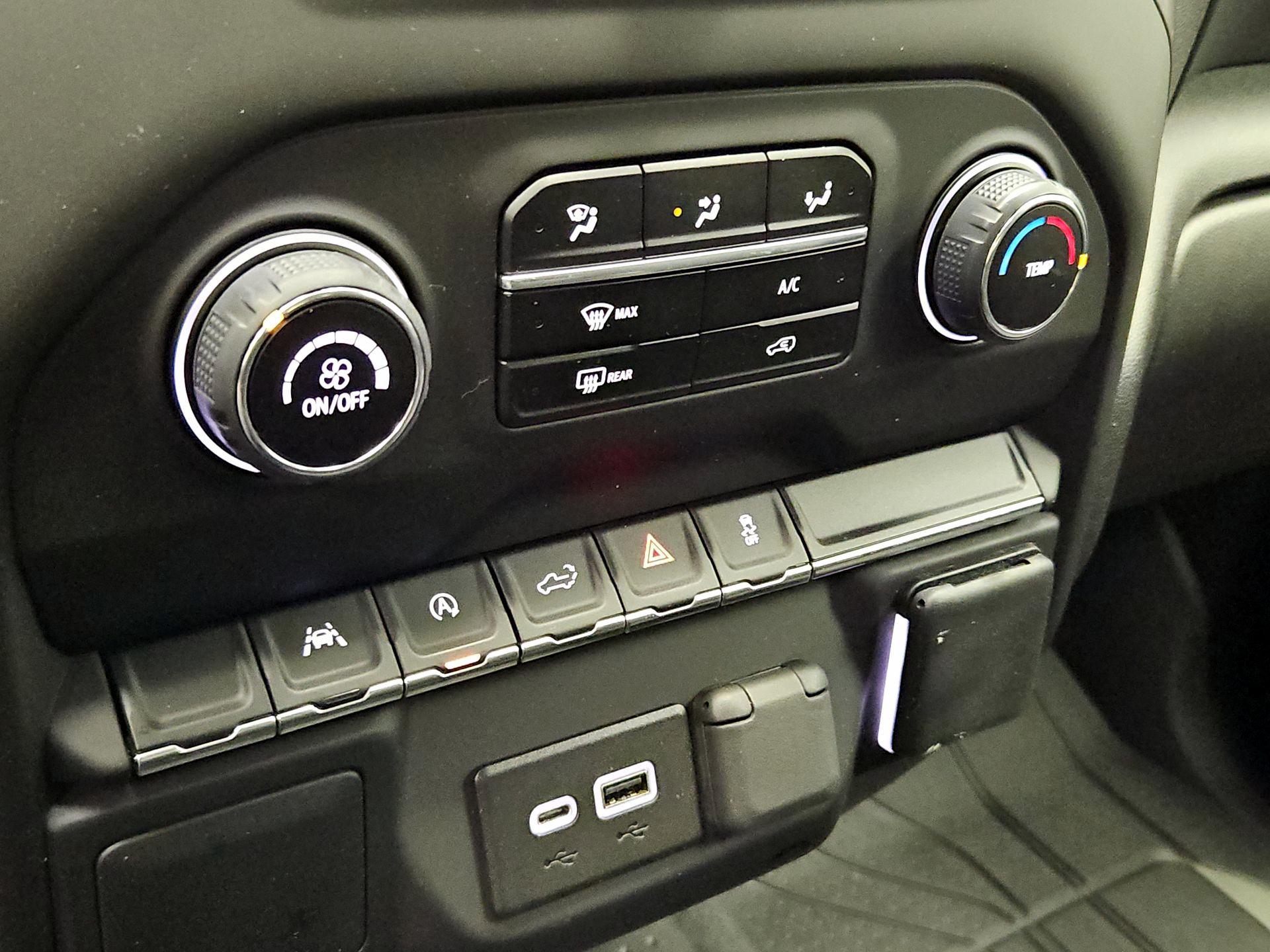 Thumbnail: 2022 Chevrolet Silverado 1500 - 16