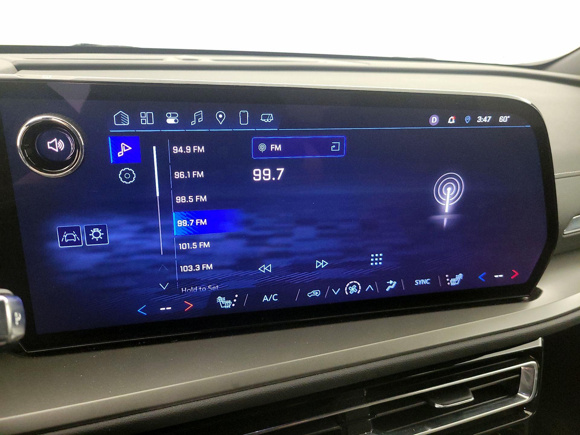 Thumbnail: 2025 Chevrolet Traverse - 16