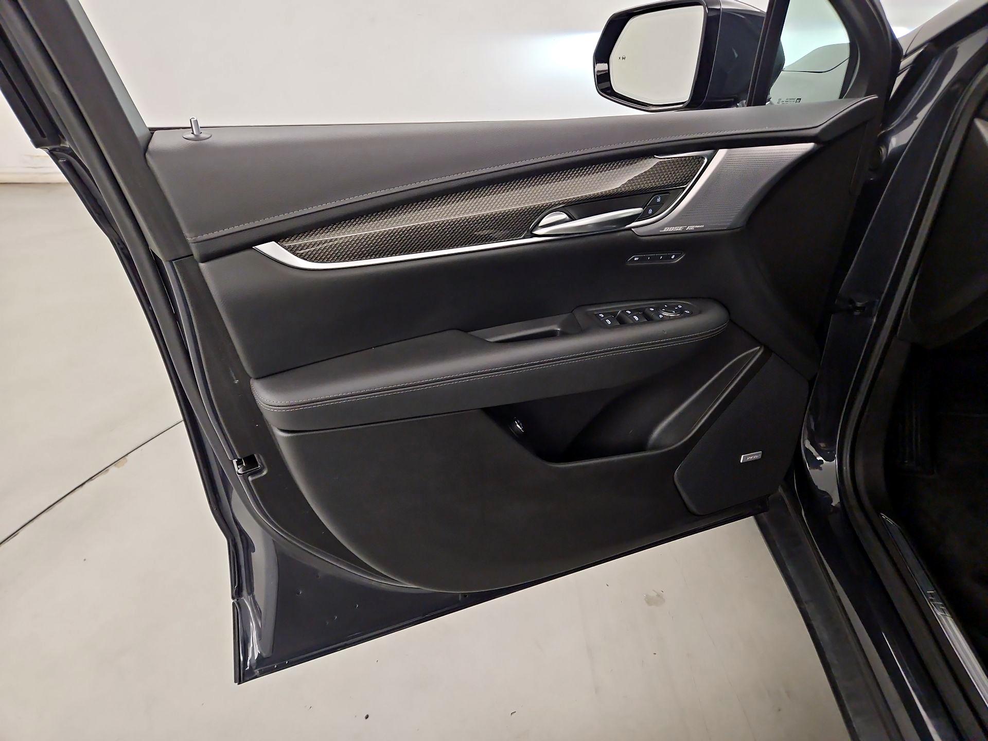 Thumbnail: 2021 Cadillac XT5 - 12