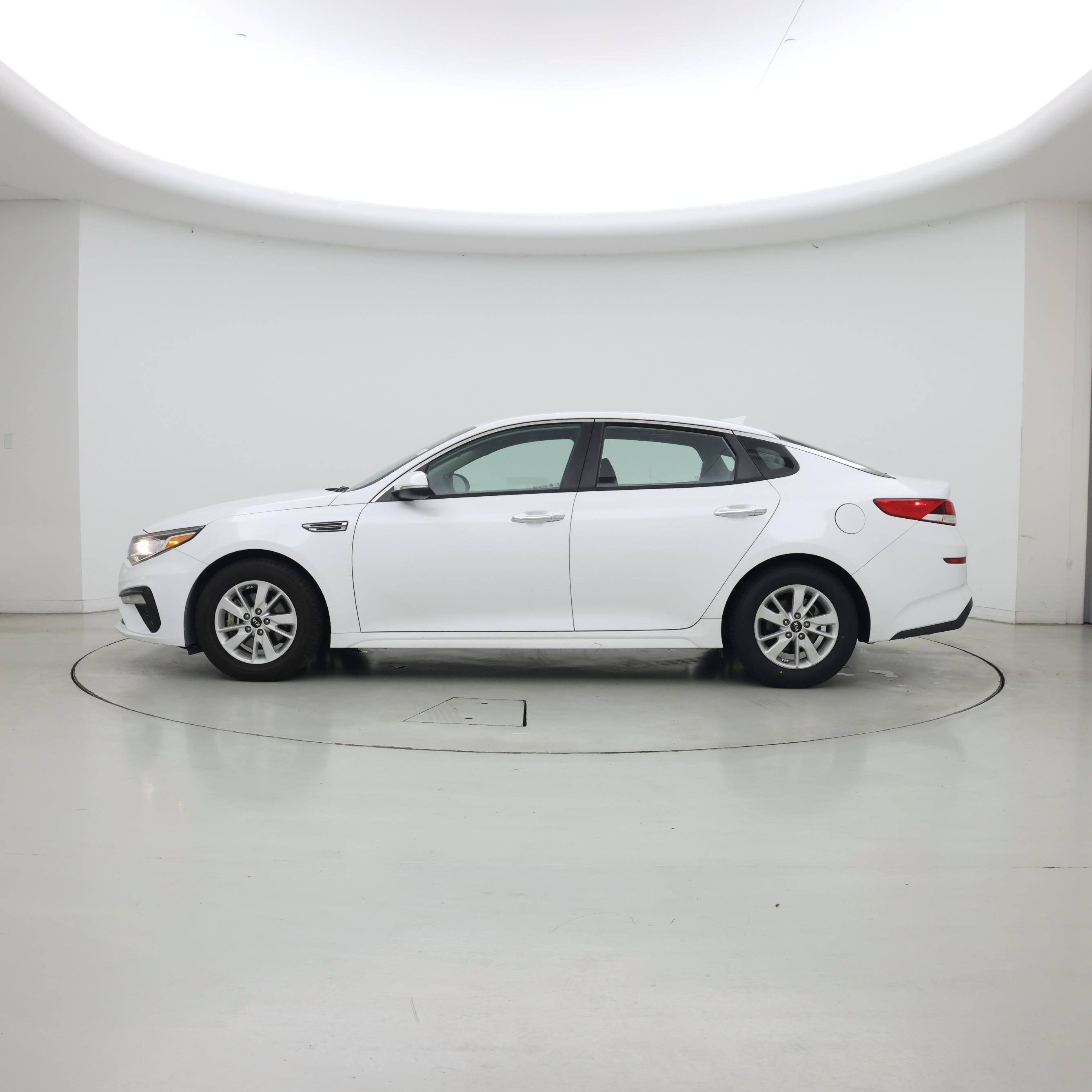 Thumbnail: 2019 Kia Optima - 3