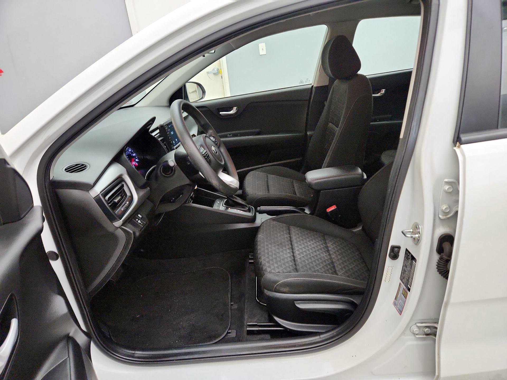 Thumbnail: 2020 Kia Rio - 11