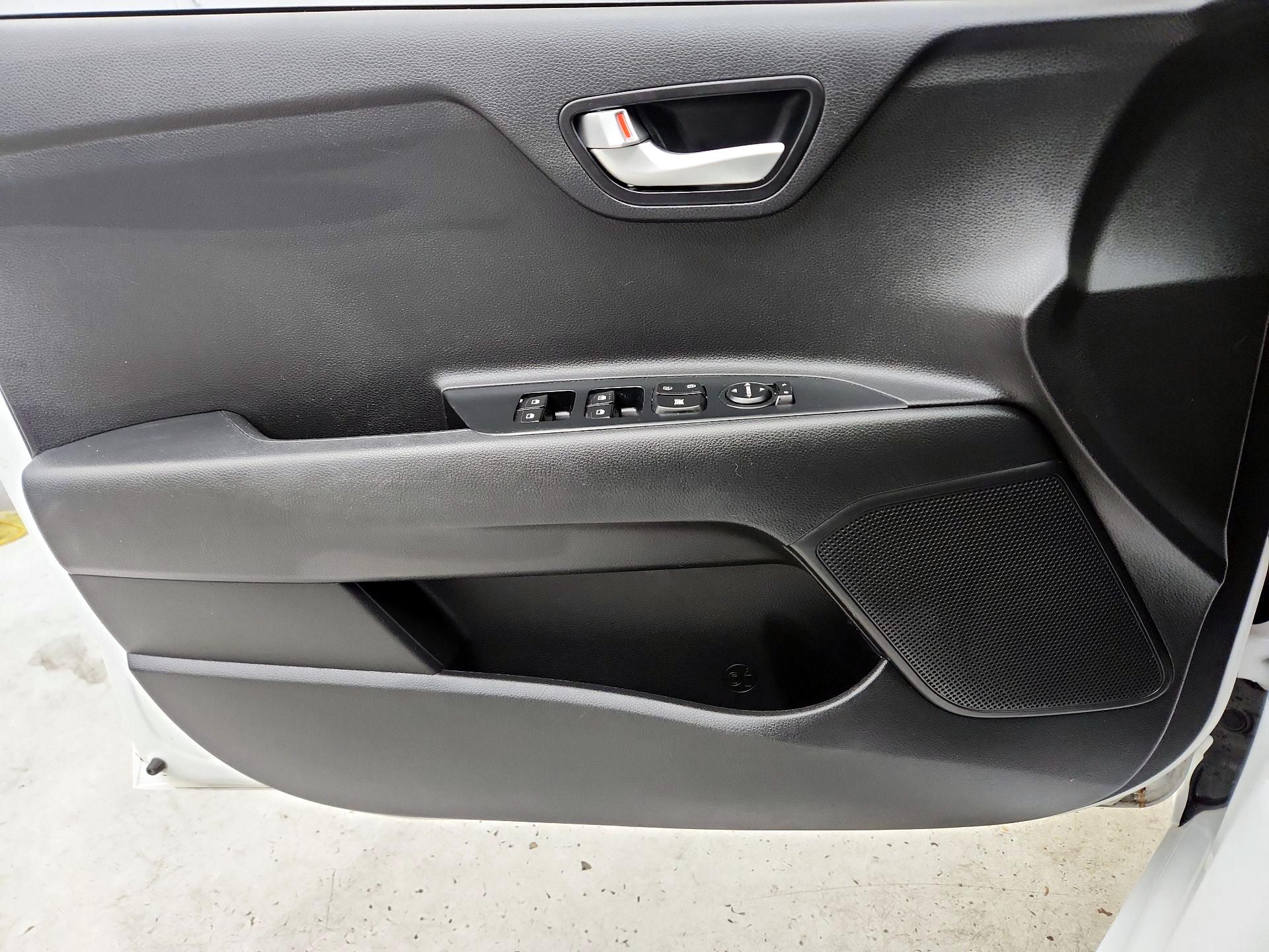 Thumbnail: 2020 Kia Rio - 12