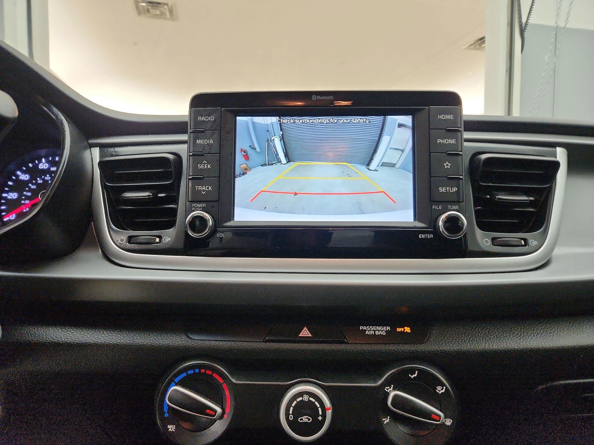 Thumbnail: 2020 Kia Rio - 14