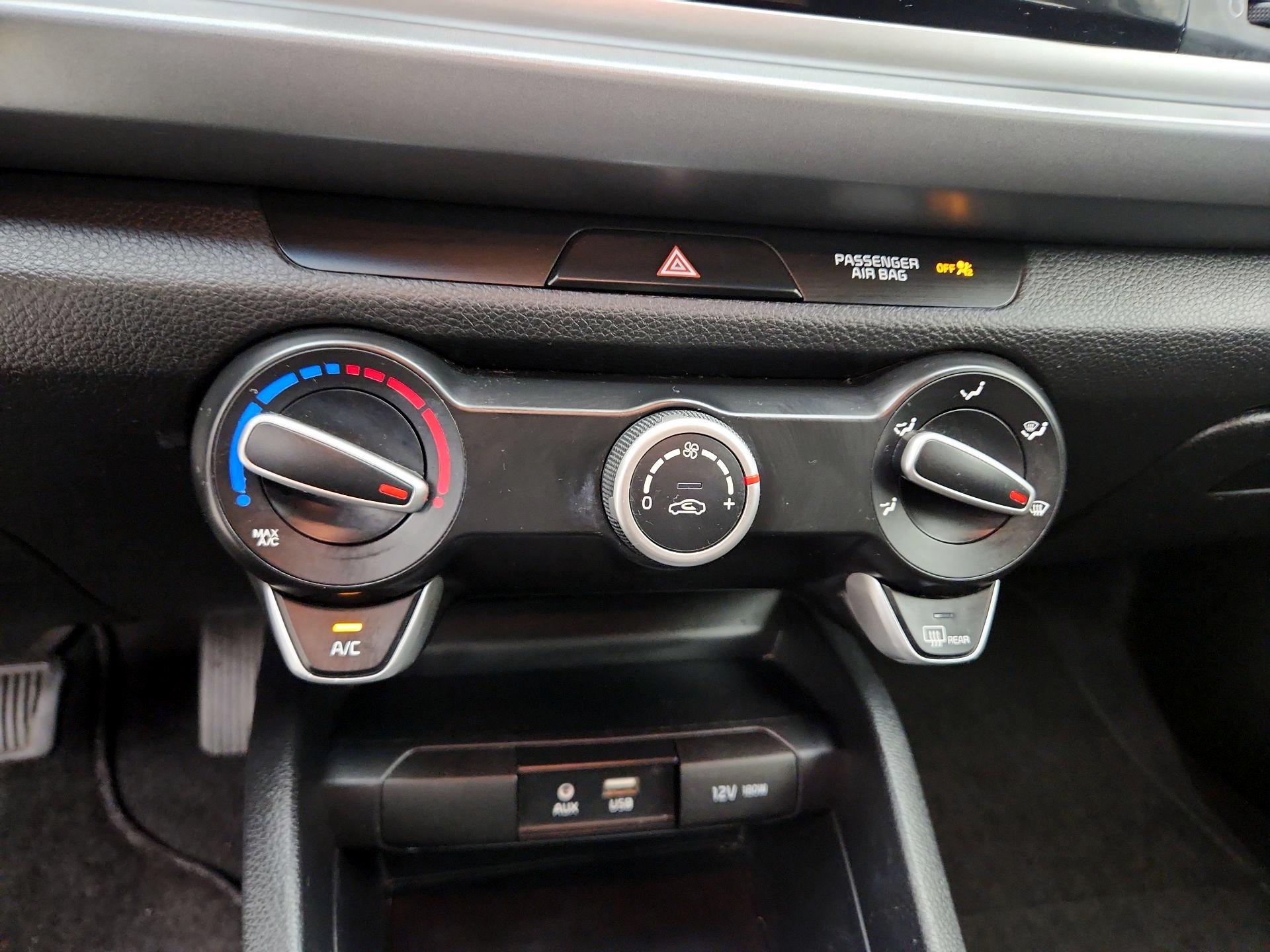 Thumbnail: 2020 Kia Rio - 16