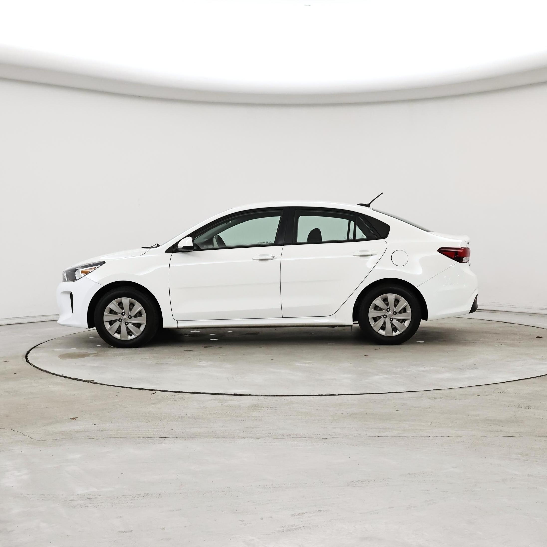 Thumbnail: 2020 Kia Rio - 3