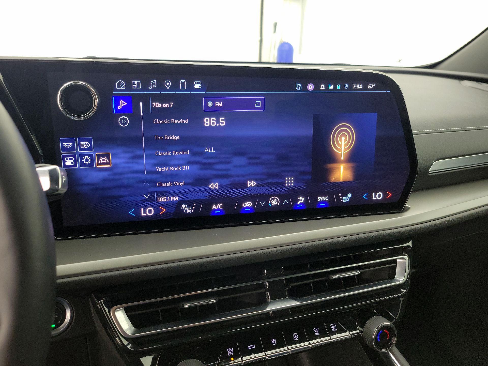 Thumbnail: 2025 Chevrolet Traverse - 16