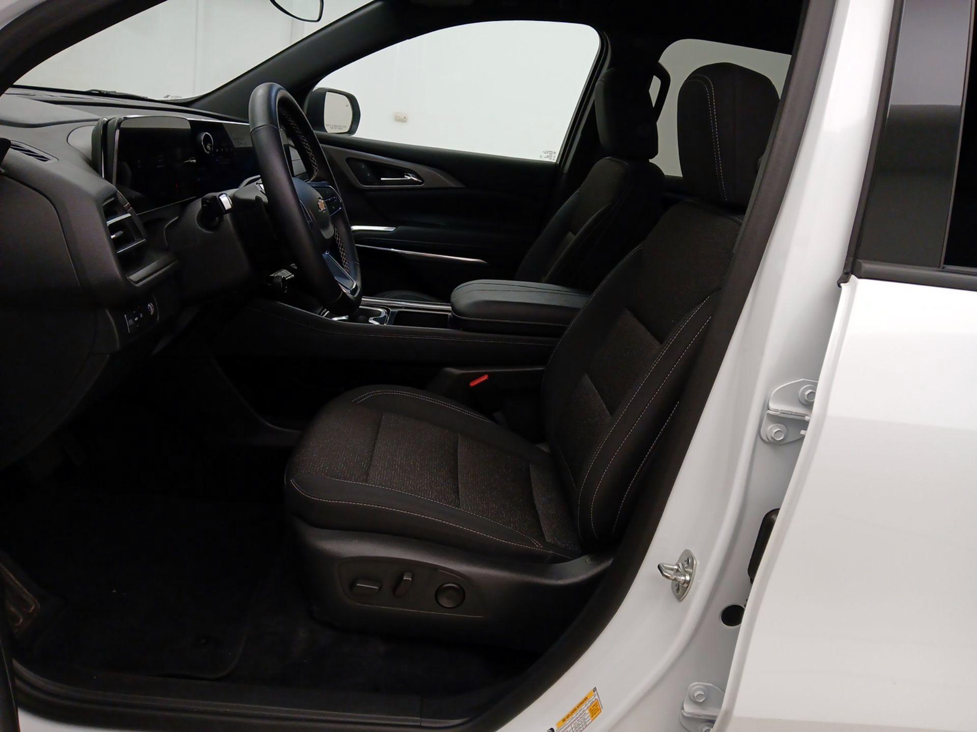 Thumbnail: 2025 Chevrolet Traverse - 11