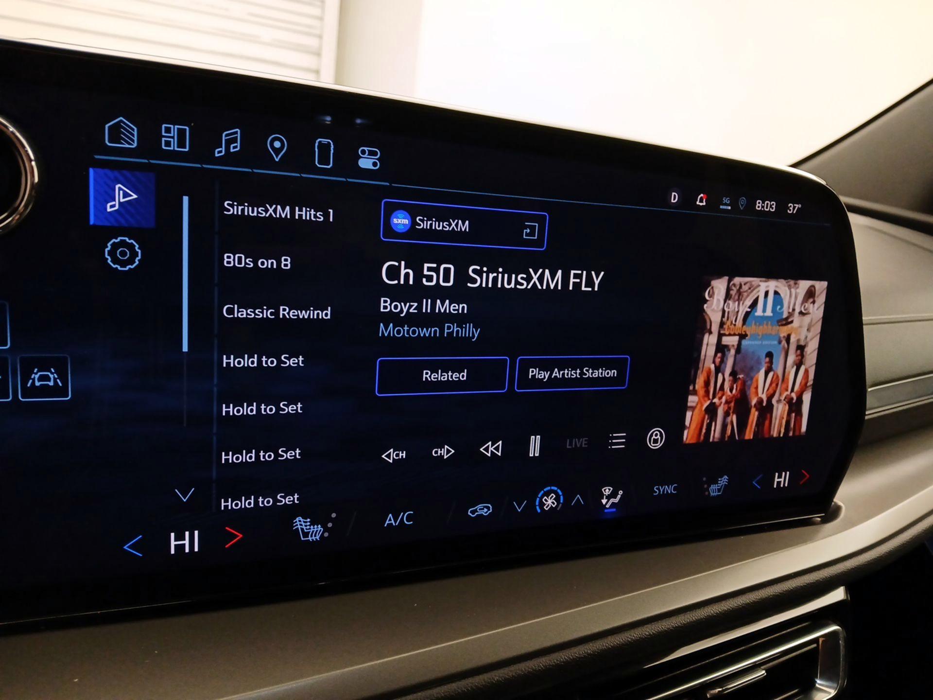 Thumbnail: 2025 Chevrolet Traverse - 16