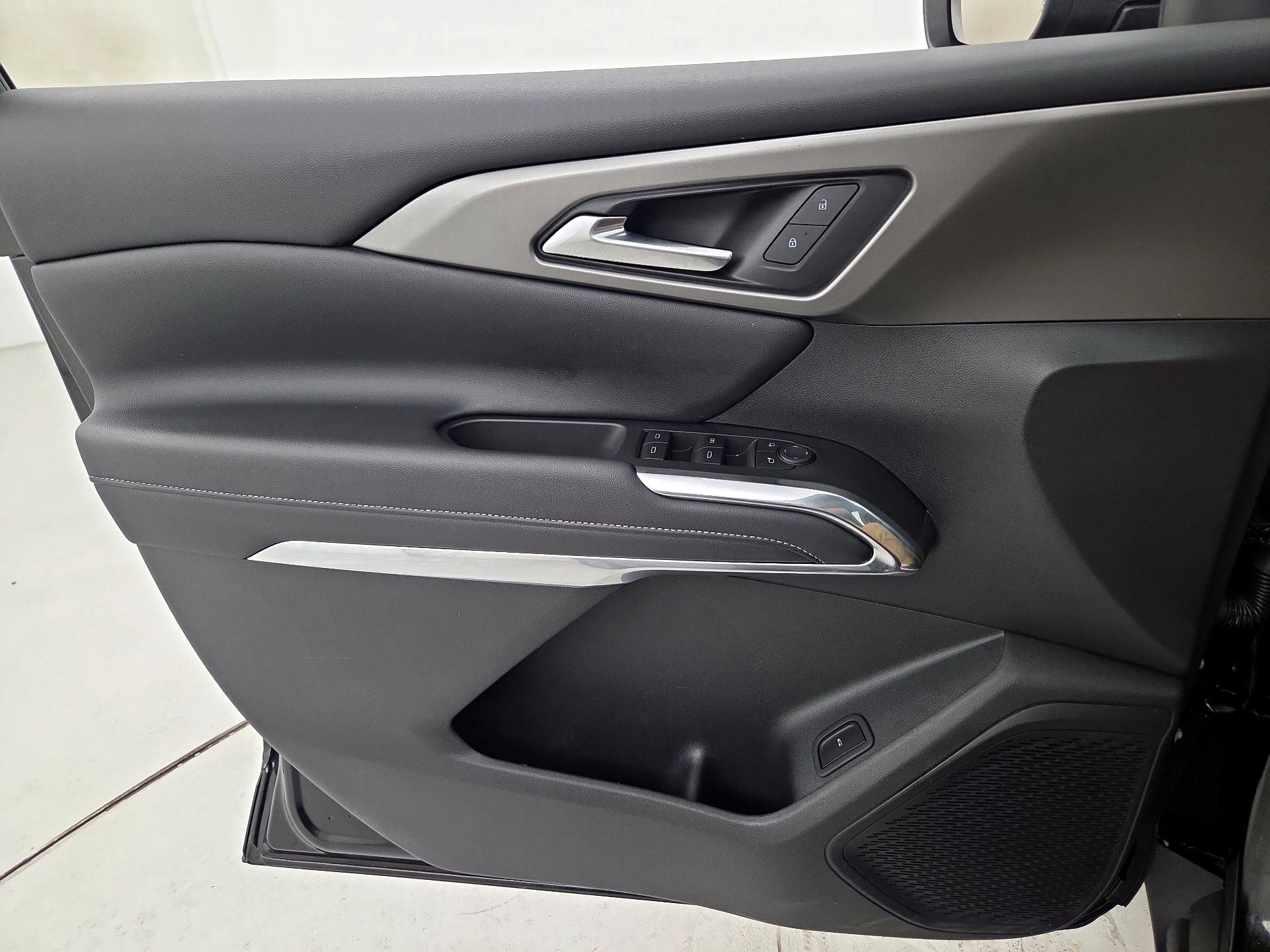 Thumbnail: 2025 Chevrolet Traverse - 12