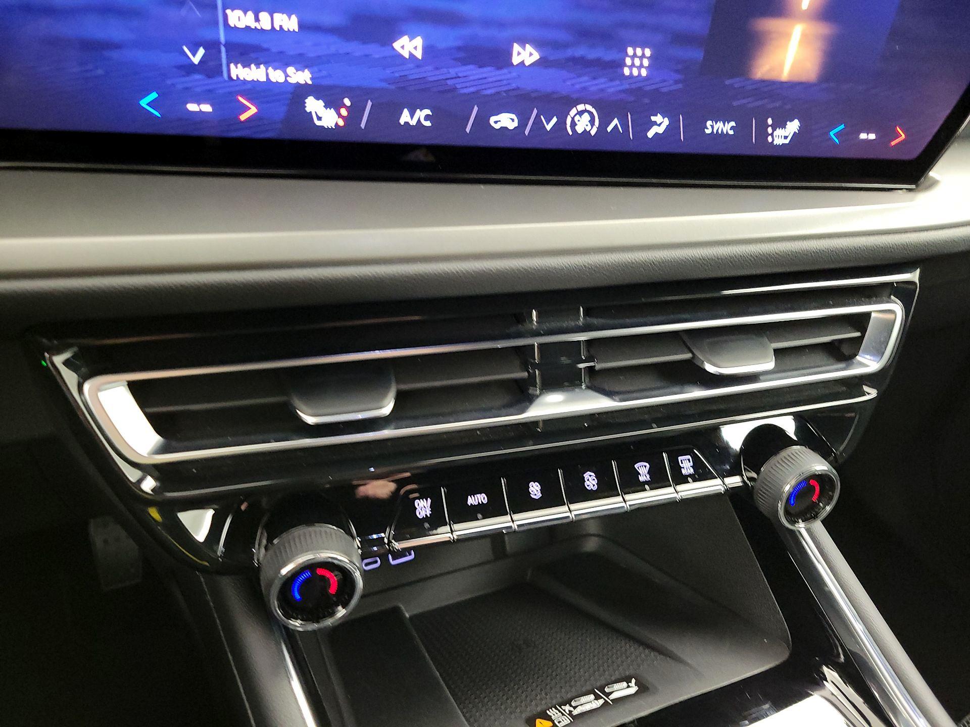 Thumbnail: 2025 Chevrolet Traverse - 16