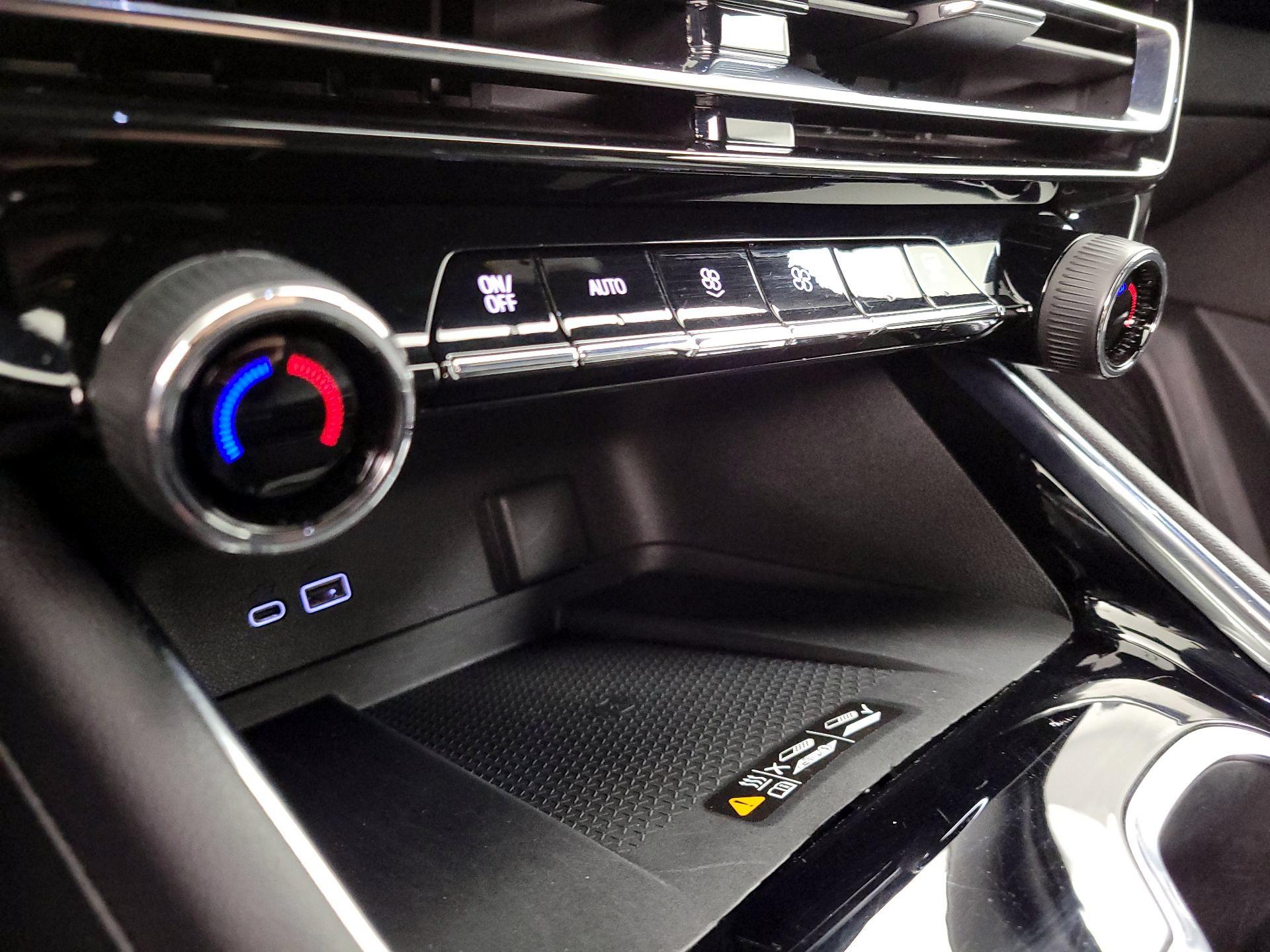 Thumbnail: 2025 Chevrolet Traverse - 16