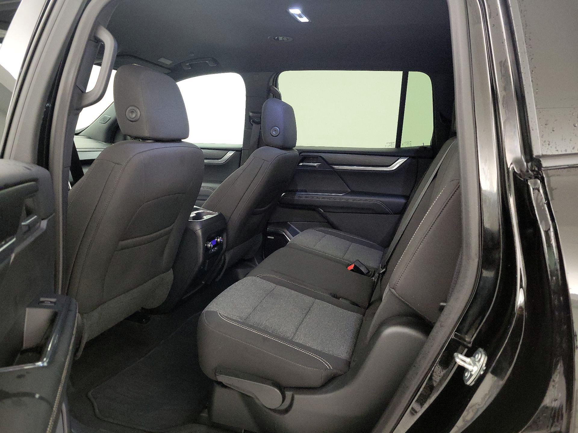 Thumbnail: 2025 GMC Acadia - 18