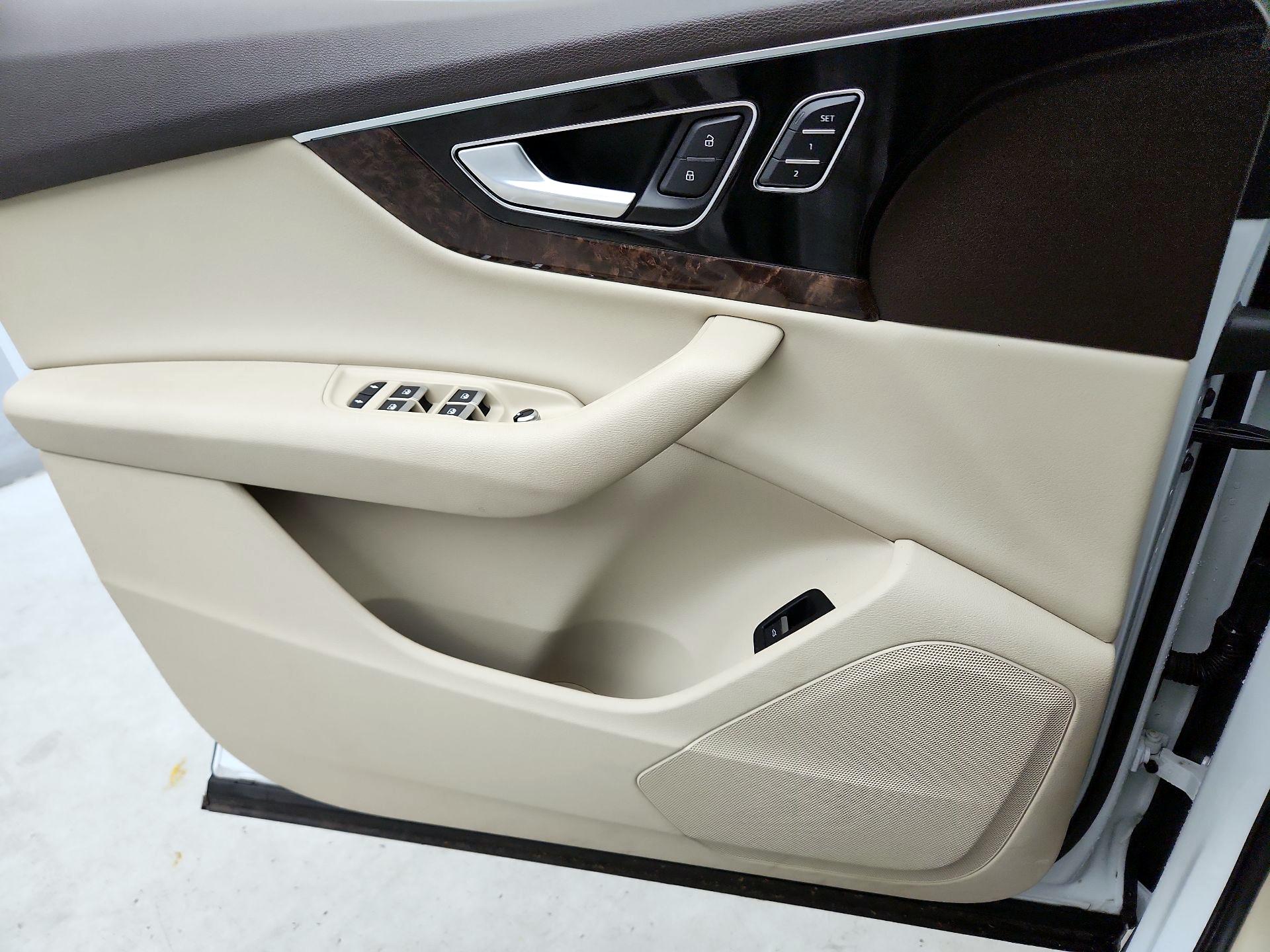 Thumbnail: 2017 Audi Q7 - 12