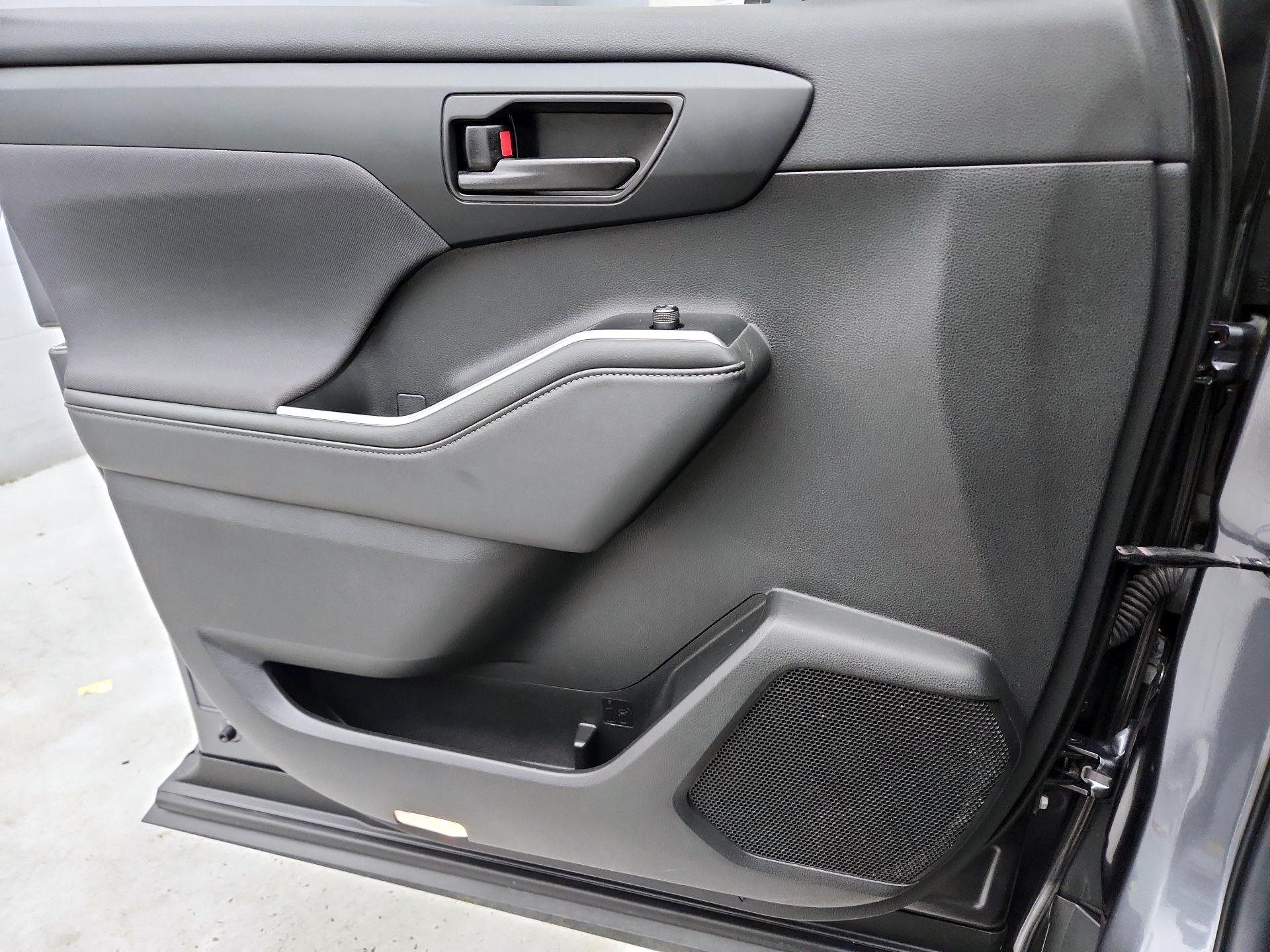 Thumbnail: 2020 Toyota Highlander - 12