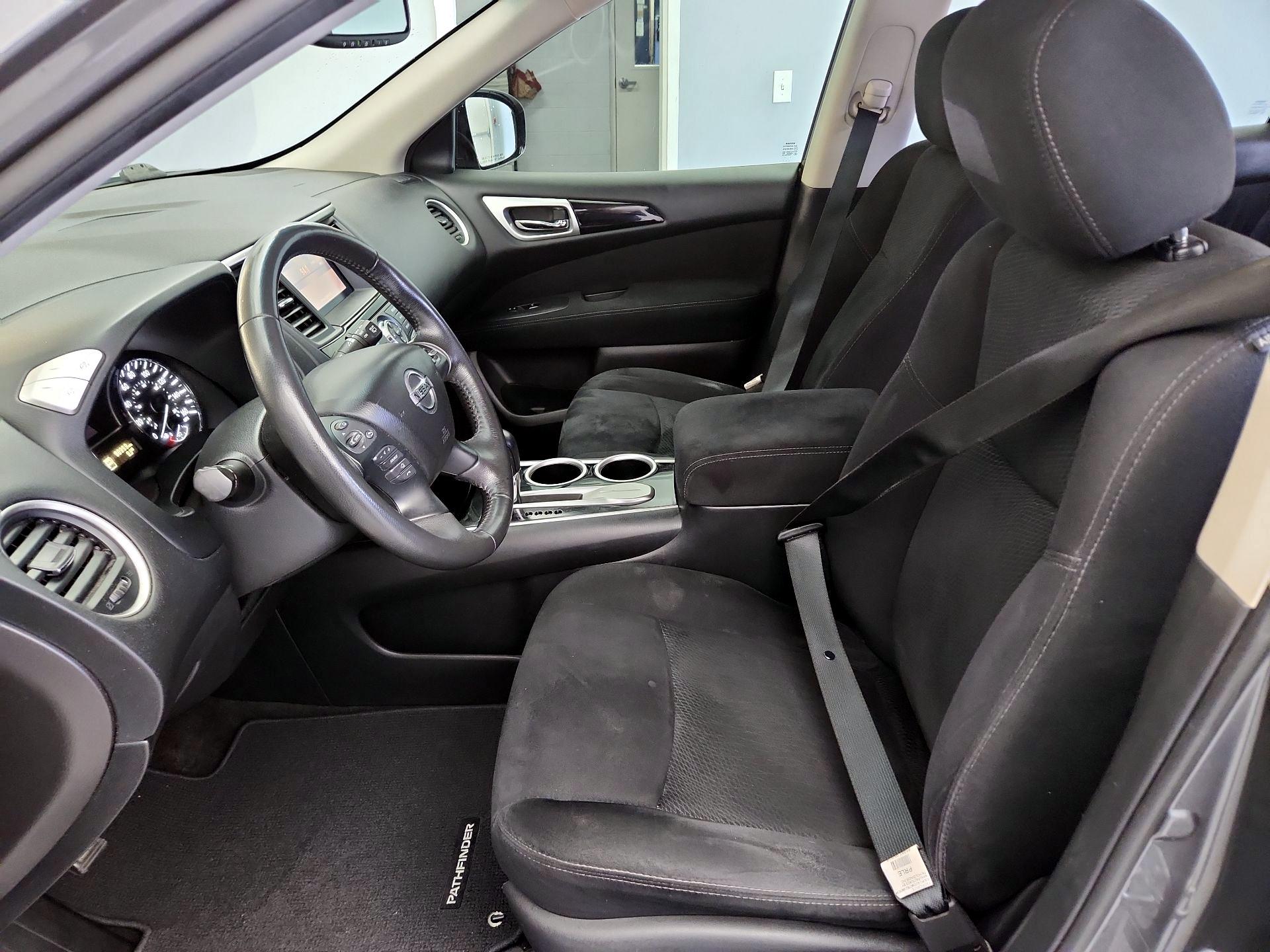 Thumbnail: 2015 Nissan Pathfinder - 11