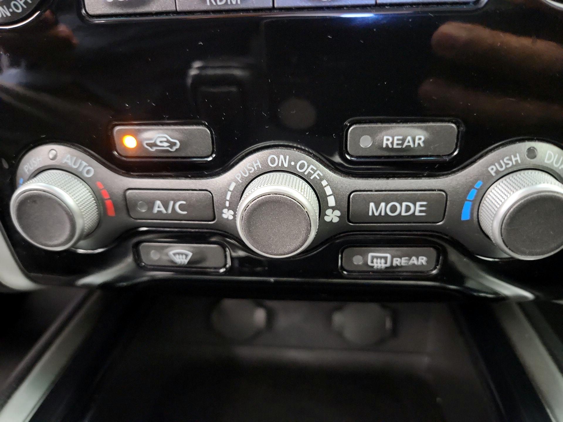 Thumbnail: 2015 Nissan Pathfinder - 16