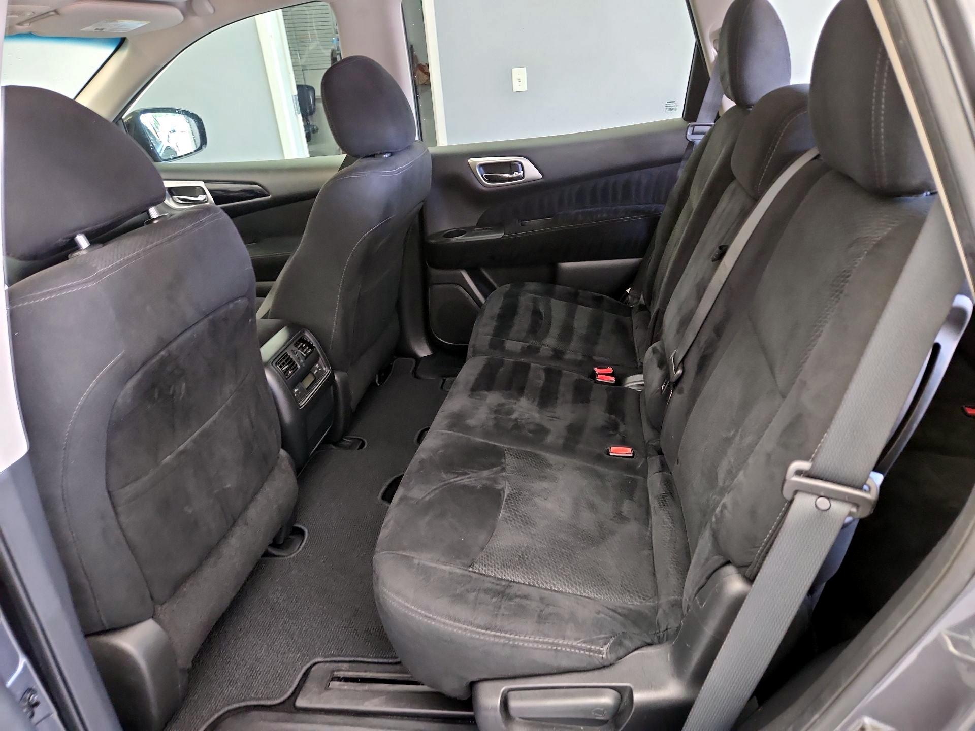 Thumbnail: 2015 Nissan Pathfinder - 19