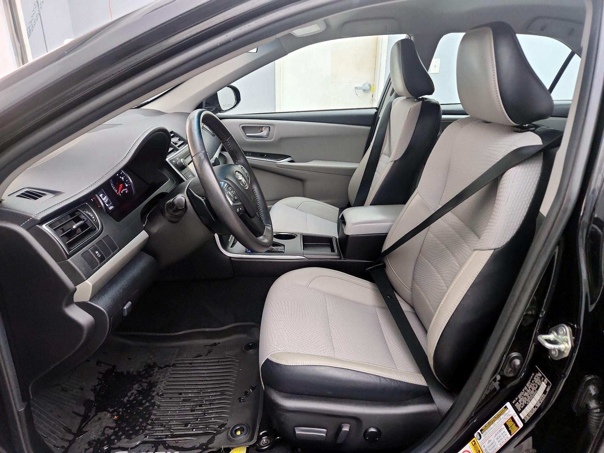 Thumbnail: 2017 Toyota Camry - 11