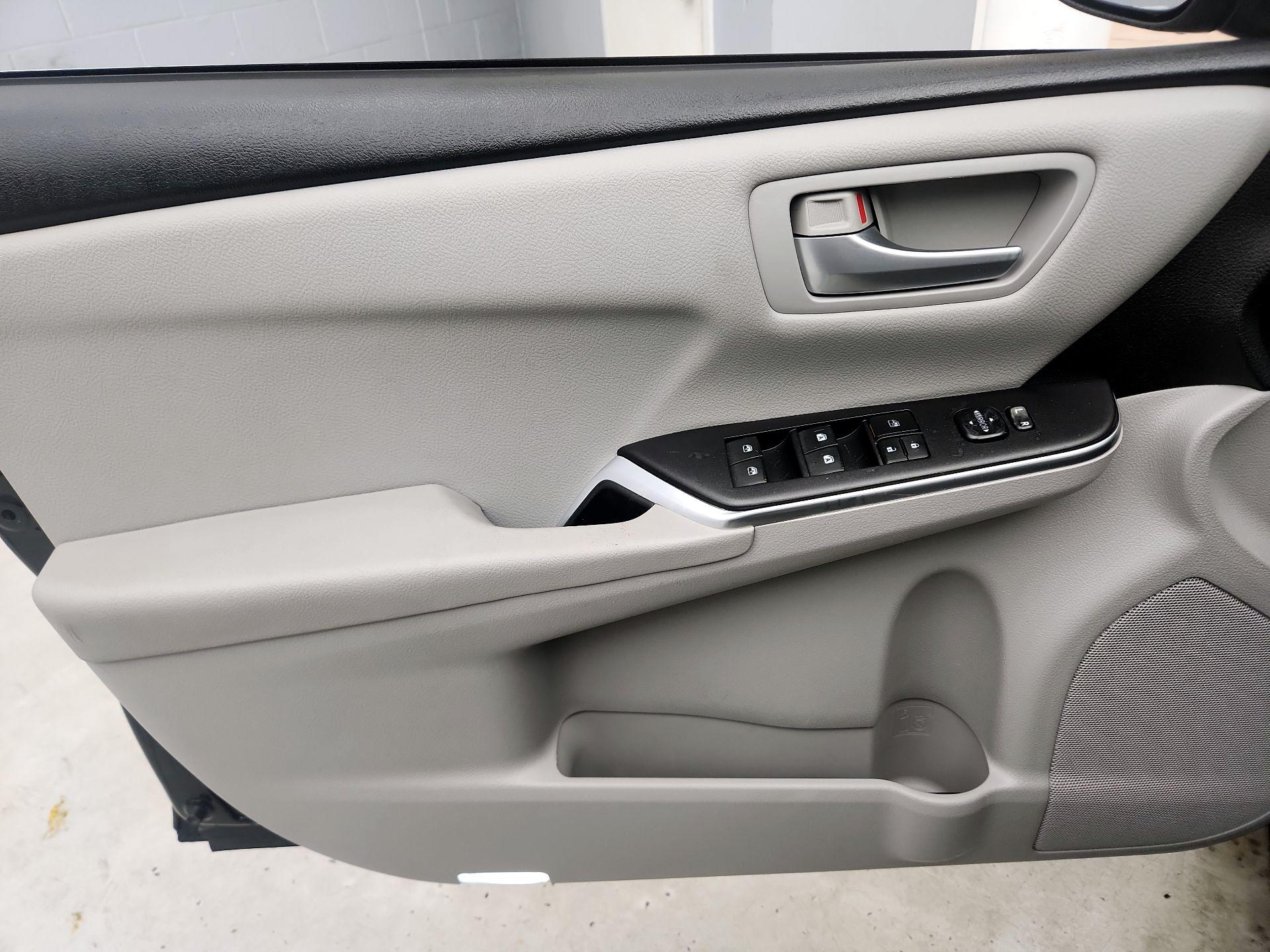 Thumbnail: 2017 Toyota Camry - 12