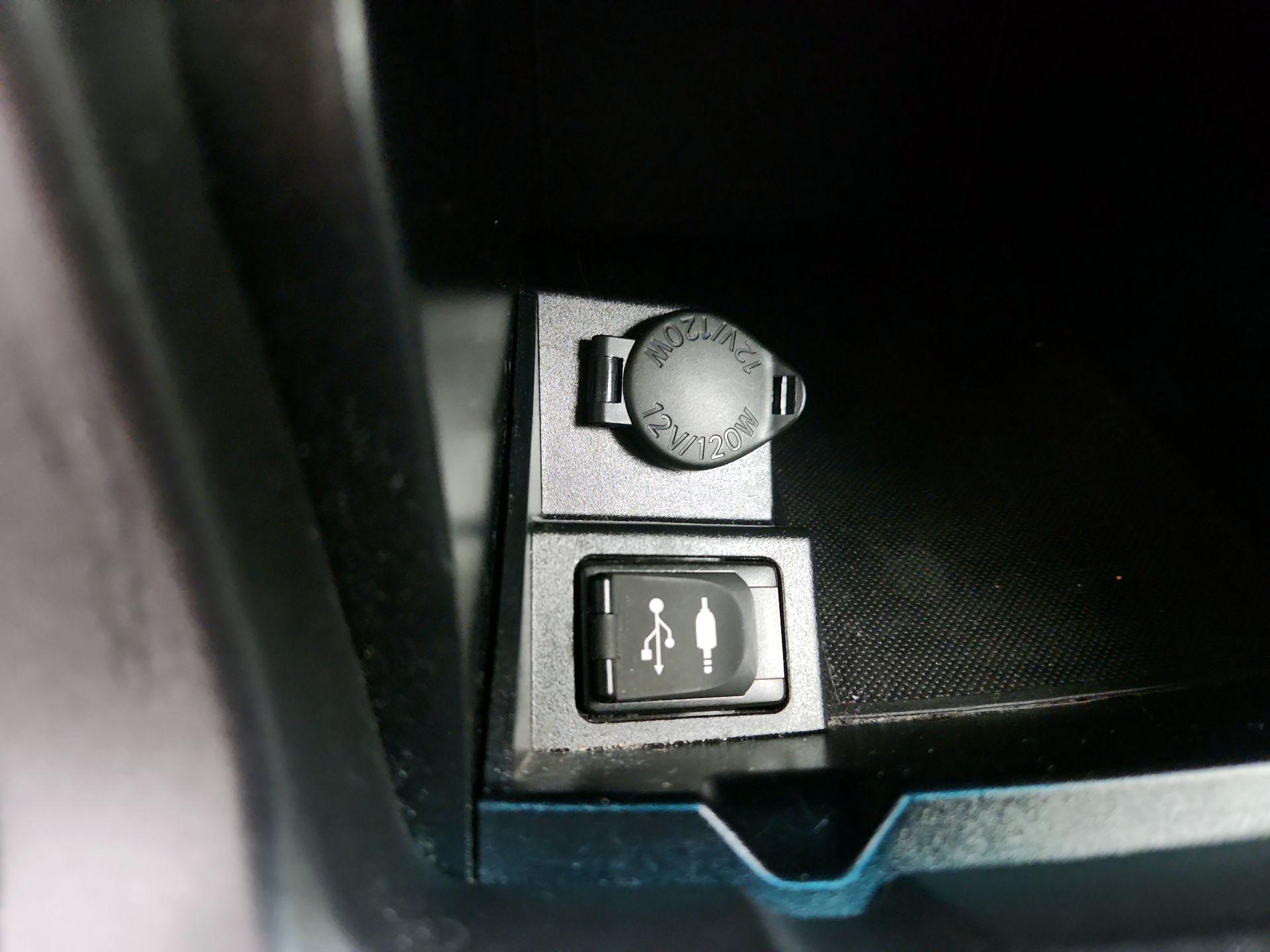 Thumbnail: 2017 Toyota Camry - 18