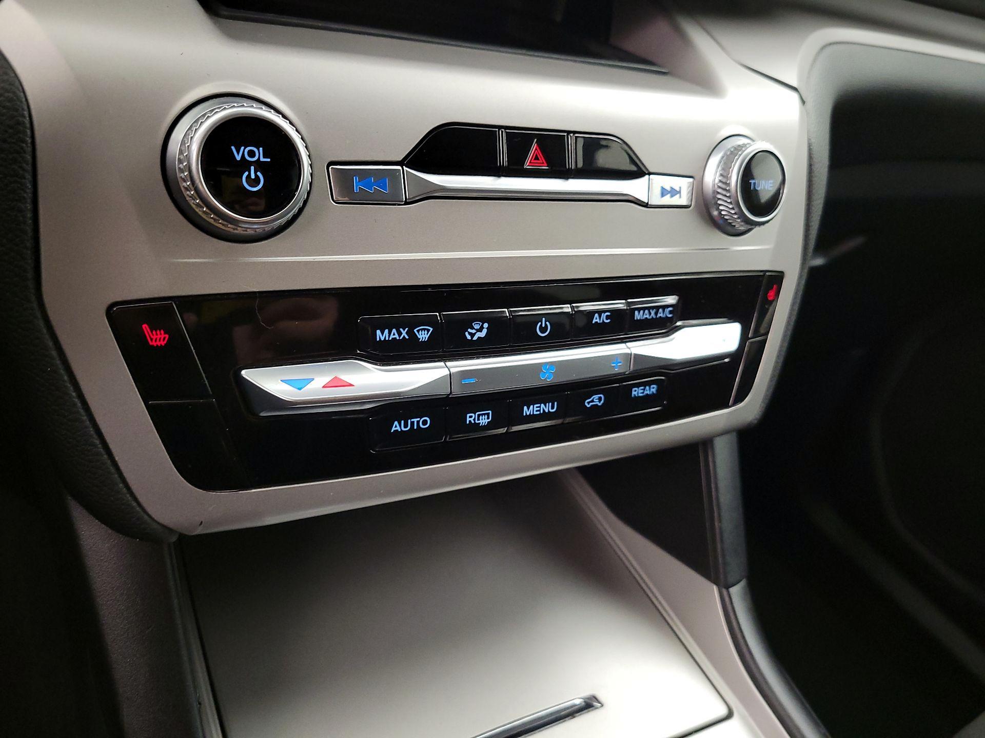 Thumbnail: 2022 Ford Explorer - 16