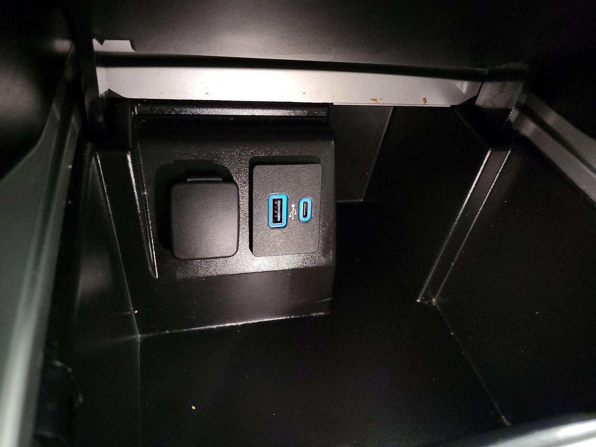 Thumbnail: 2022 Ford Explorer - 18